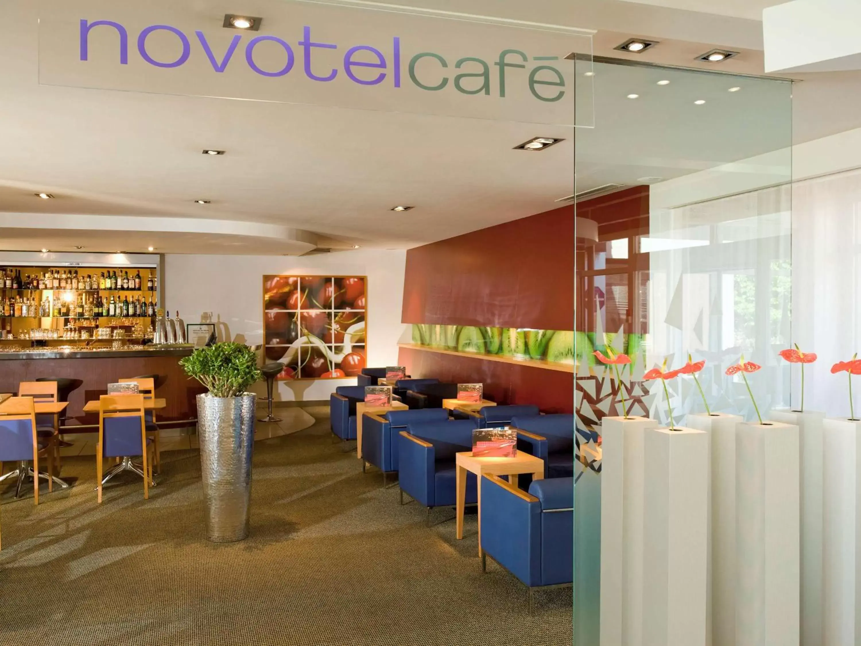 Lounge or bar, Restaurant/Places to Eat in Novotel Grenoble Nord Voreppe