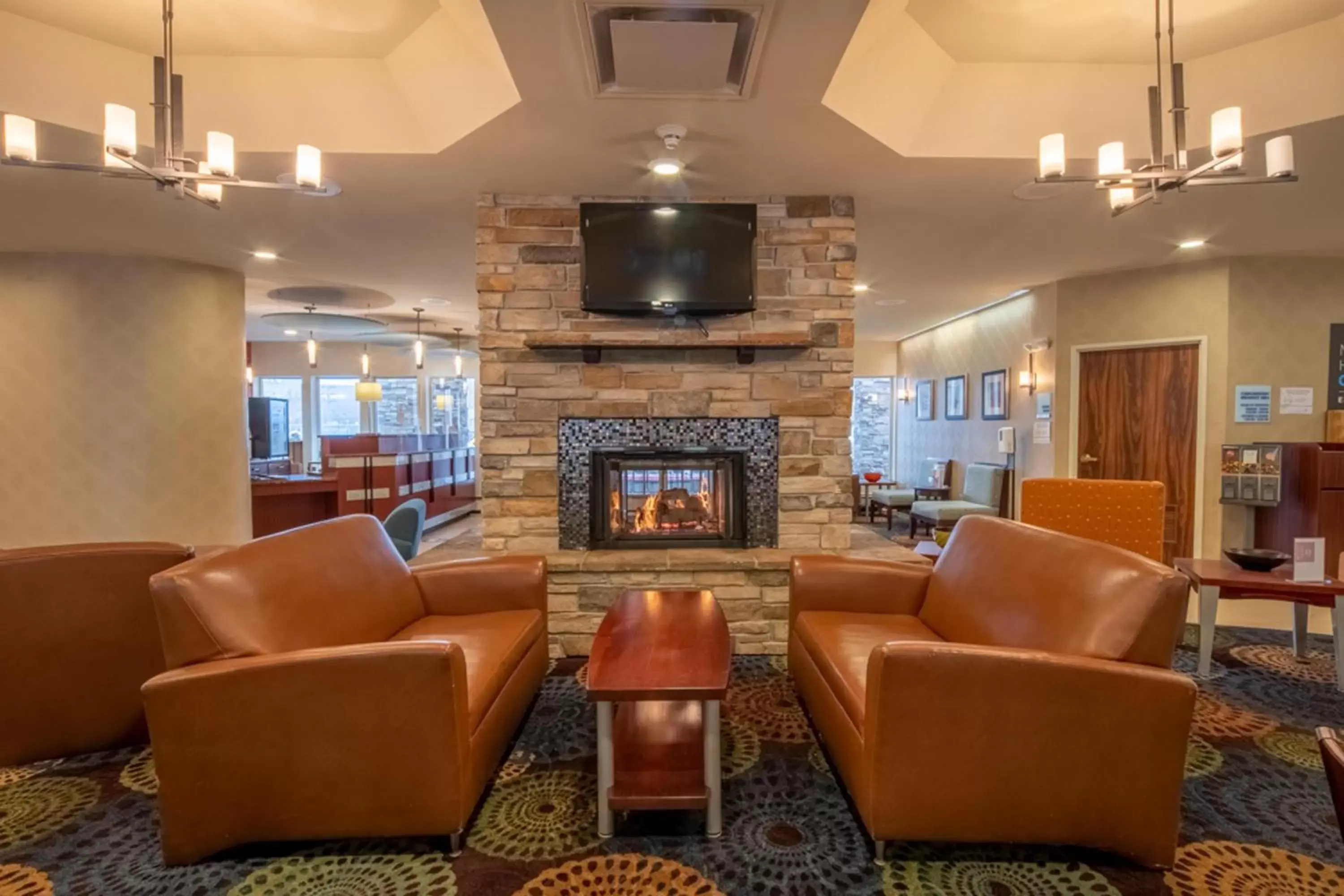 Property building, Lounge/Bar in Holiday Inn Express Hotel & Suites Pittsburgh Airport, an IHG Hotel
