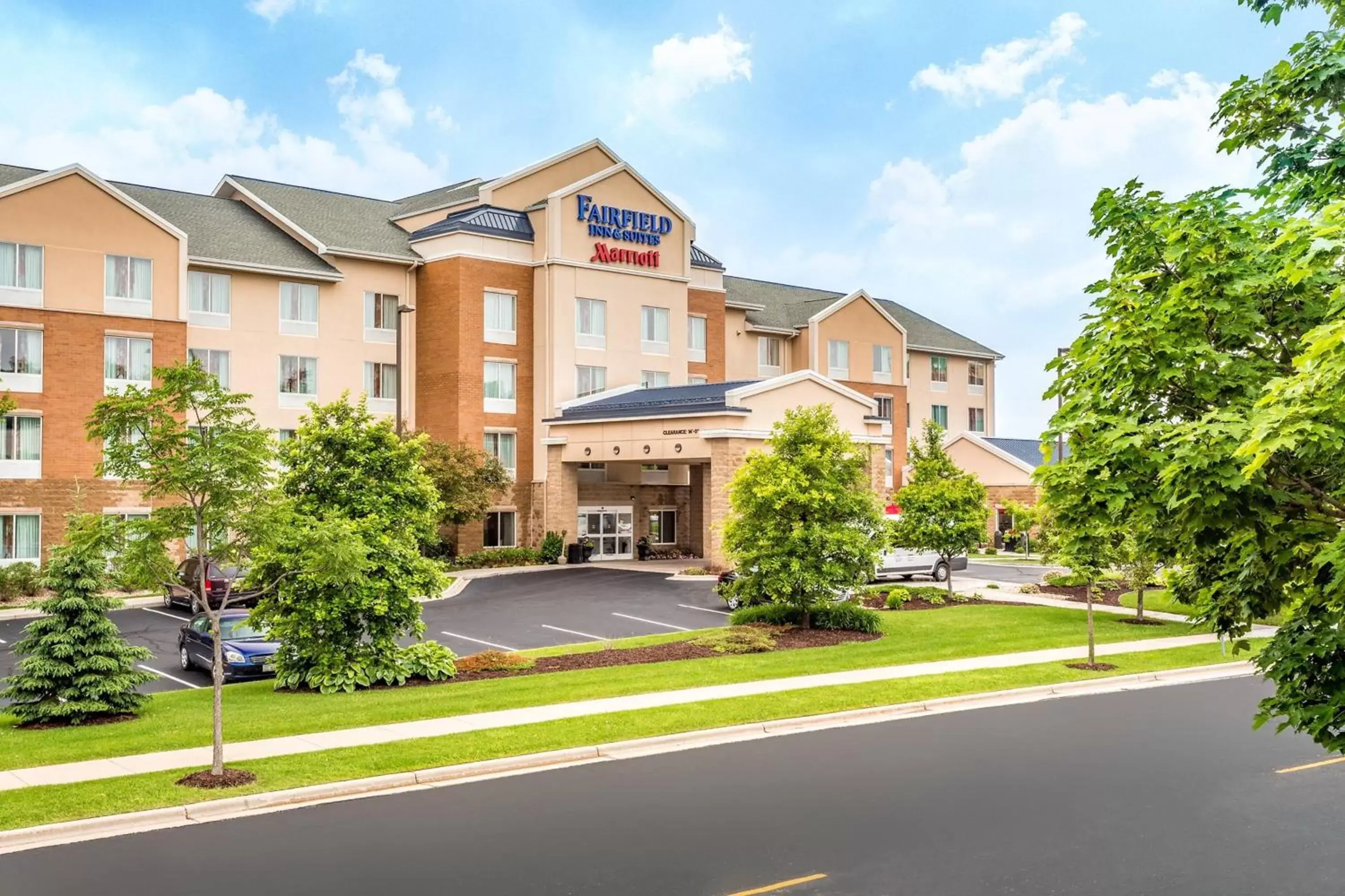 Property Building in Fairfield Inn and Suites by Marriott Madison East
