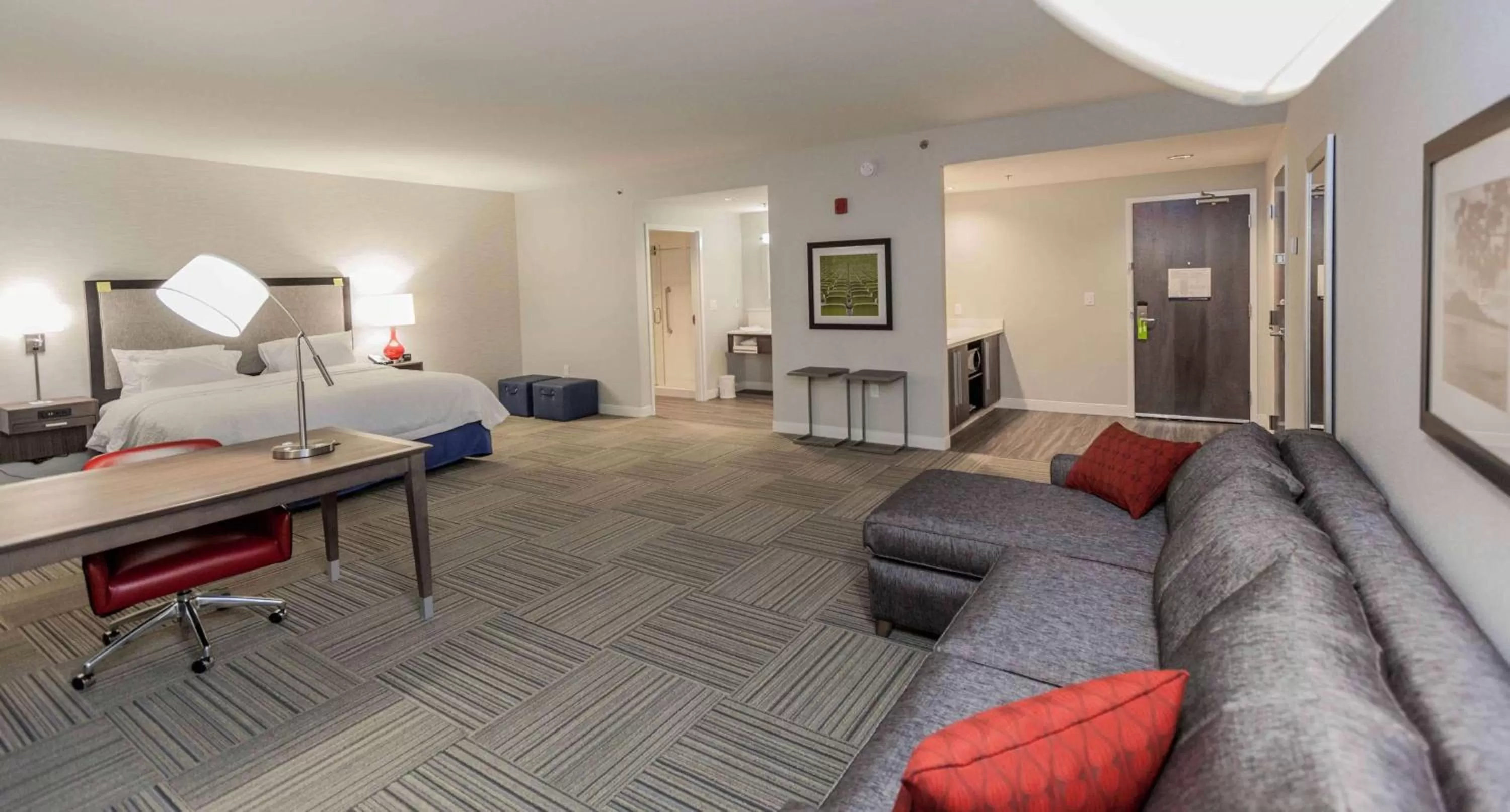 Living room, Bed in Hampton Inn Emerson - Lakepoint, Ga