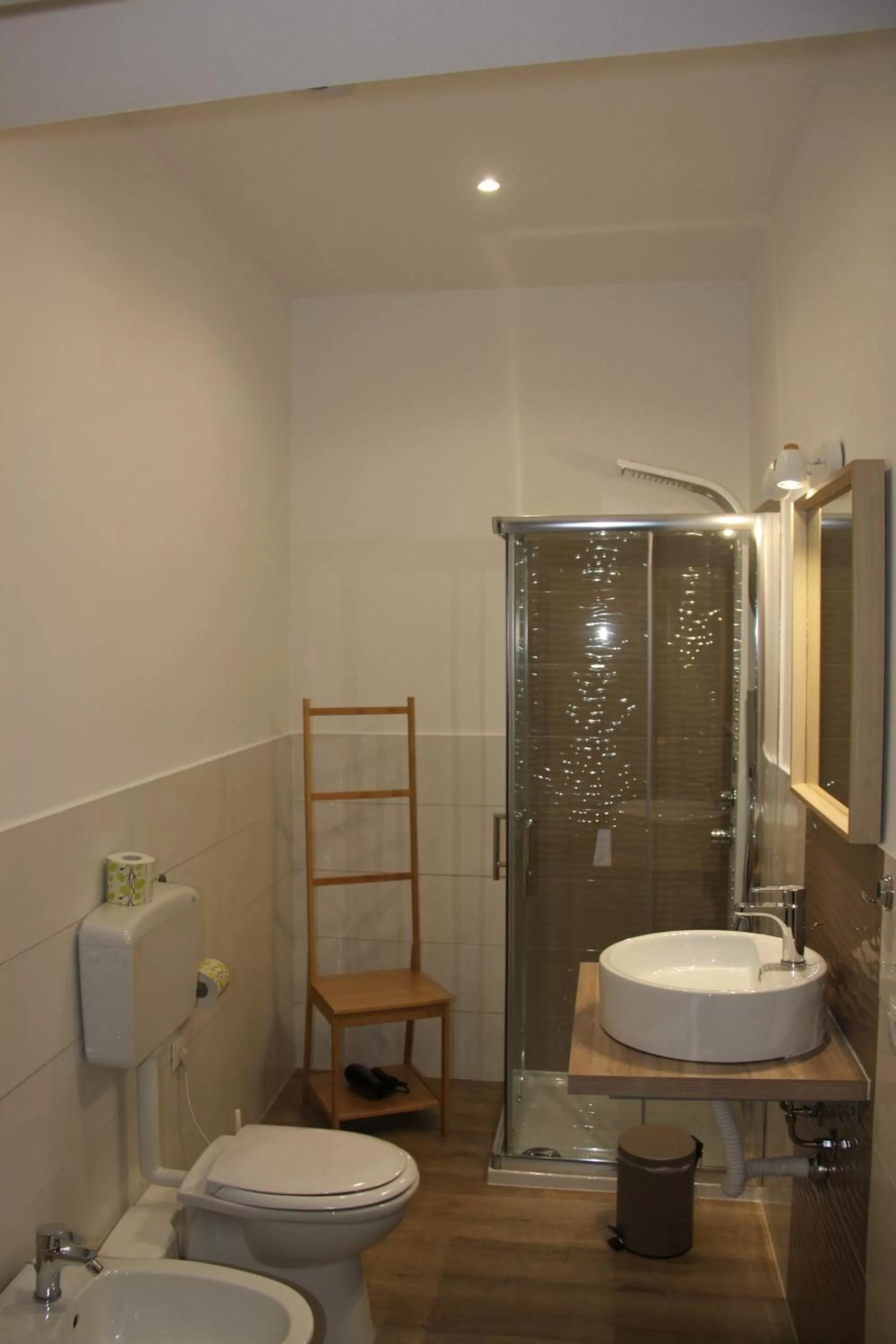 Toilet in B&B Matteo Bonello