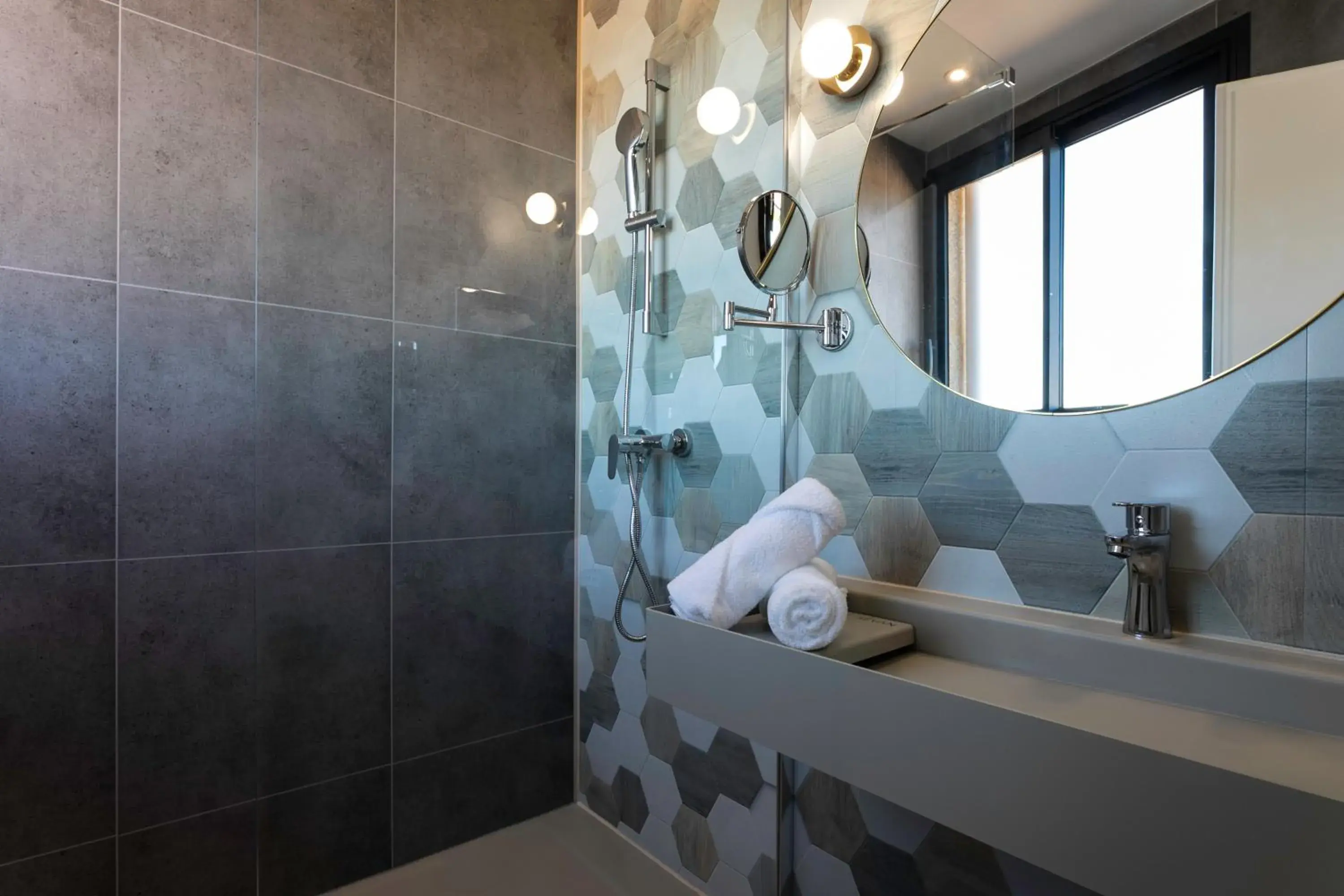 Shower, Bathroom in Best Western Sevan Parc Hotel