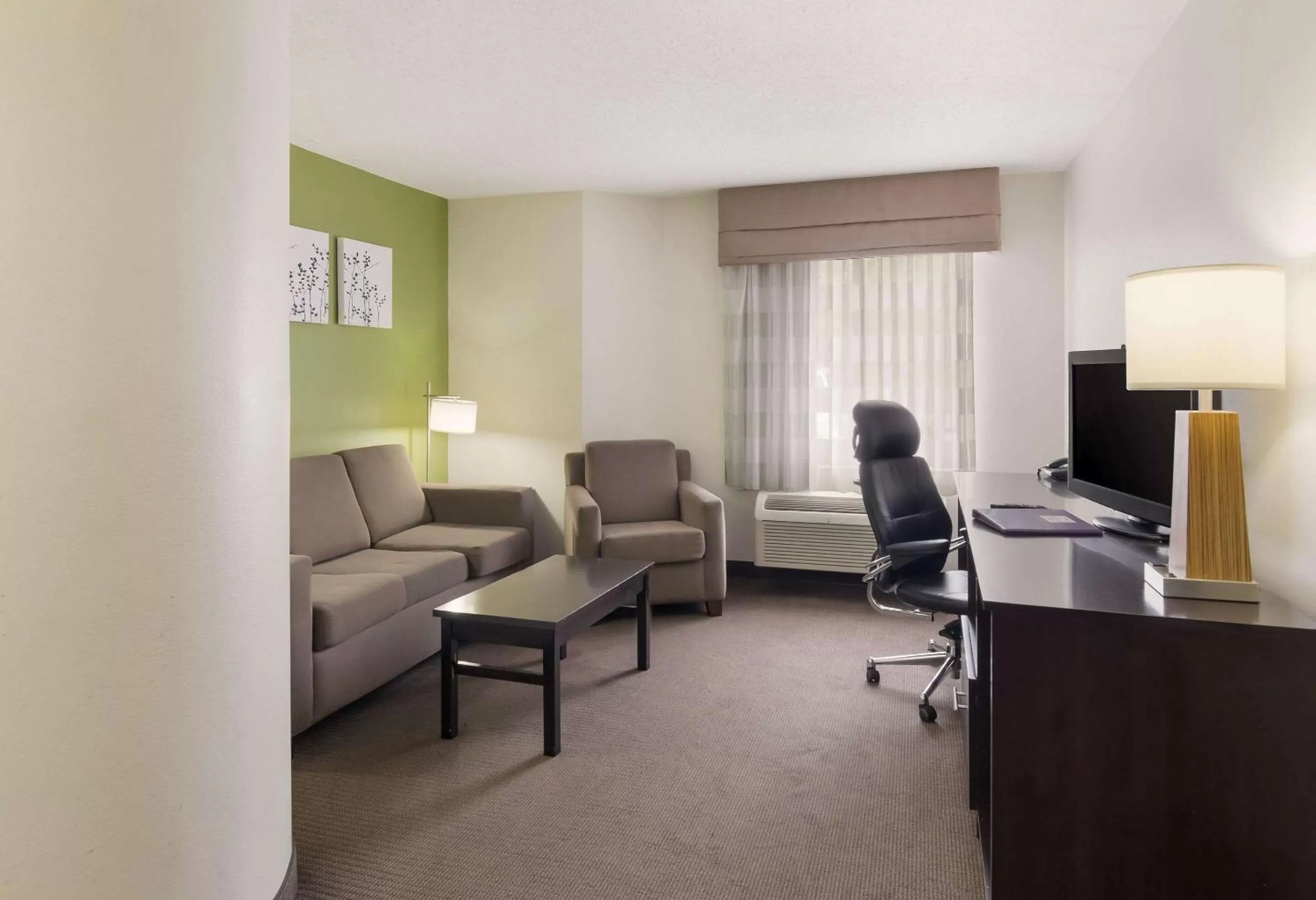 Photo of the whole room in Sleep Inn Tanglewood