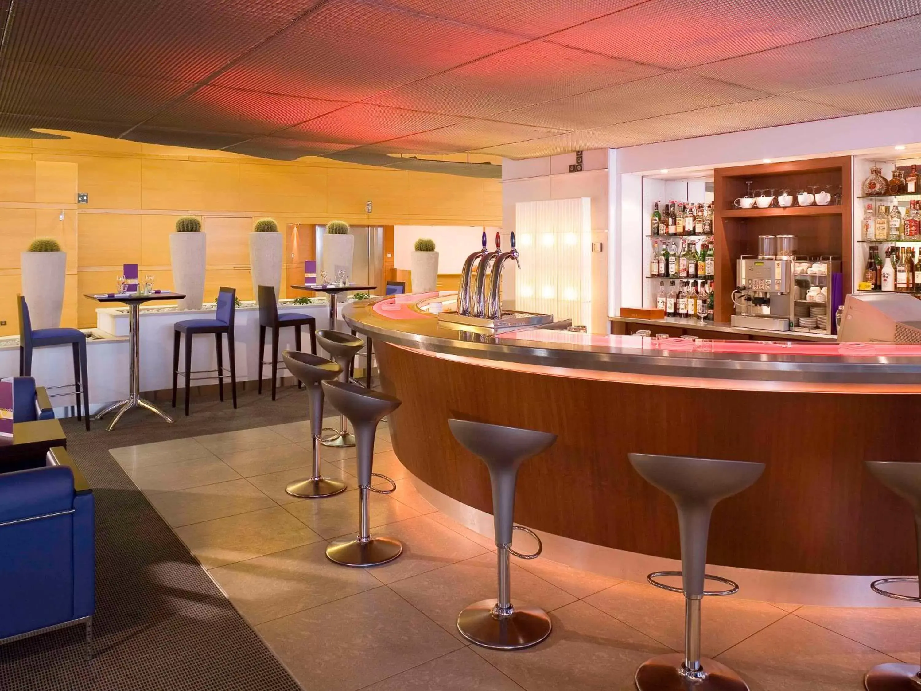 Lounge or bar, Lounge/Bar in Novotel Belfort Centre Atria