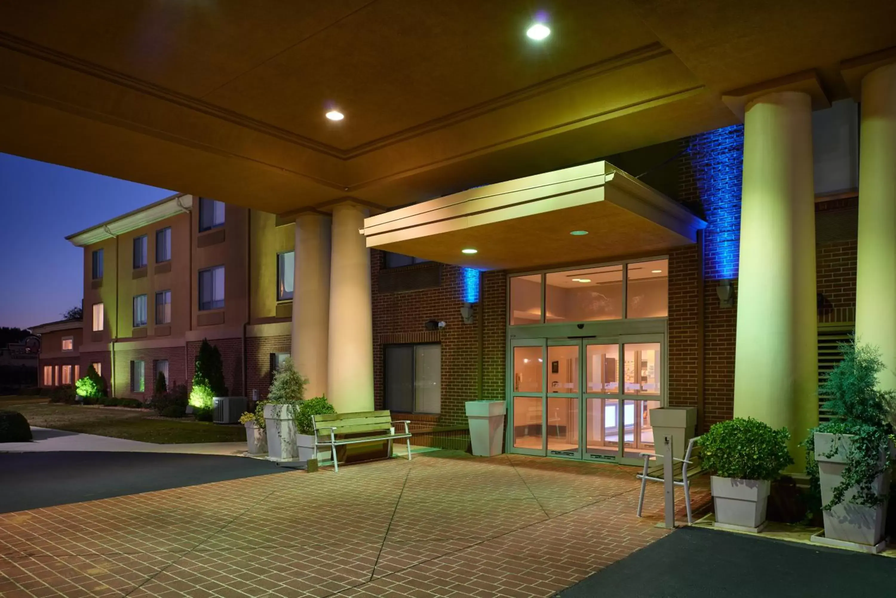Property building in Holiday Inn Express Hotel & Suites Anniston/Oxford, an IHG Hotel
