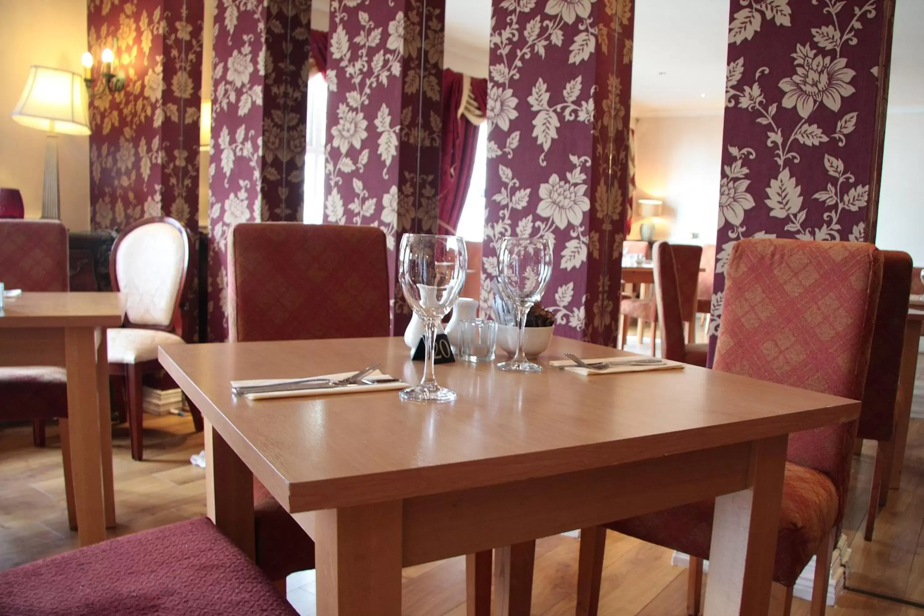 Restaurant/Places to Eat in Drummond Hotel