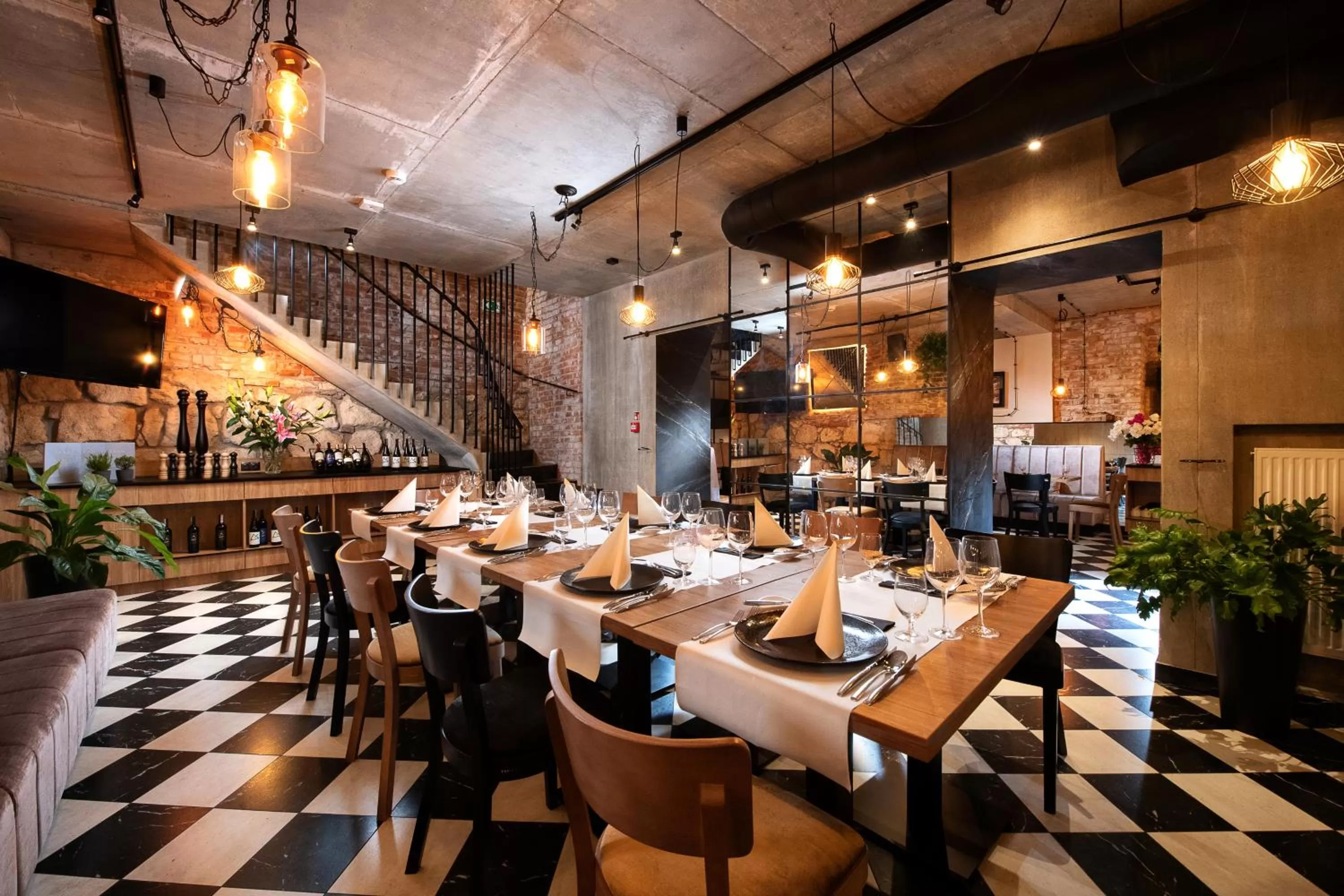 Restaurant/places to eat in Hotel M29