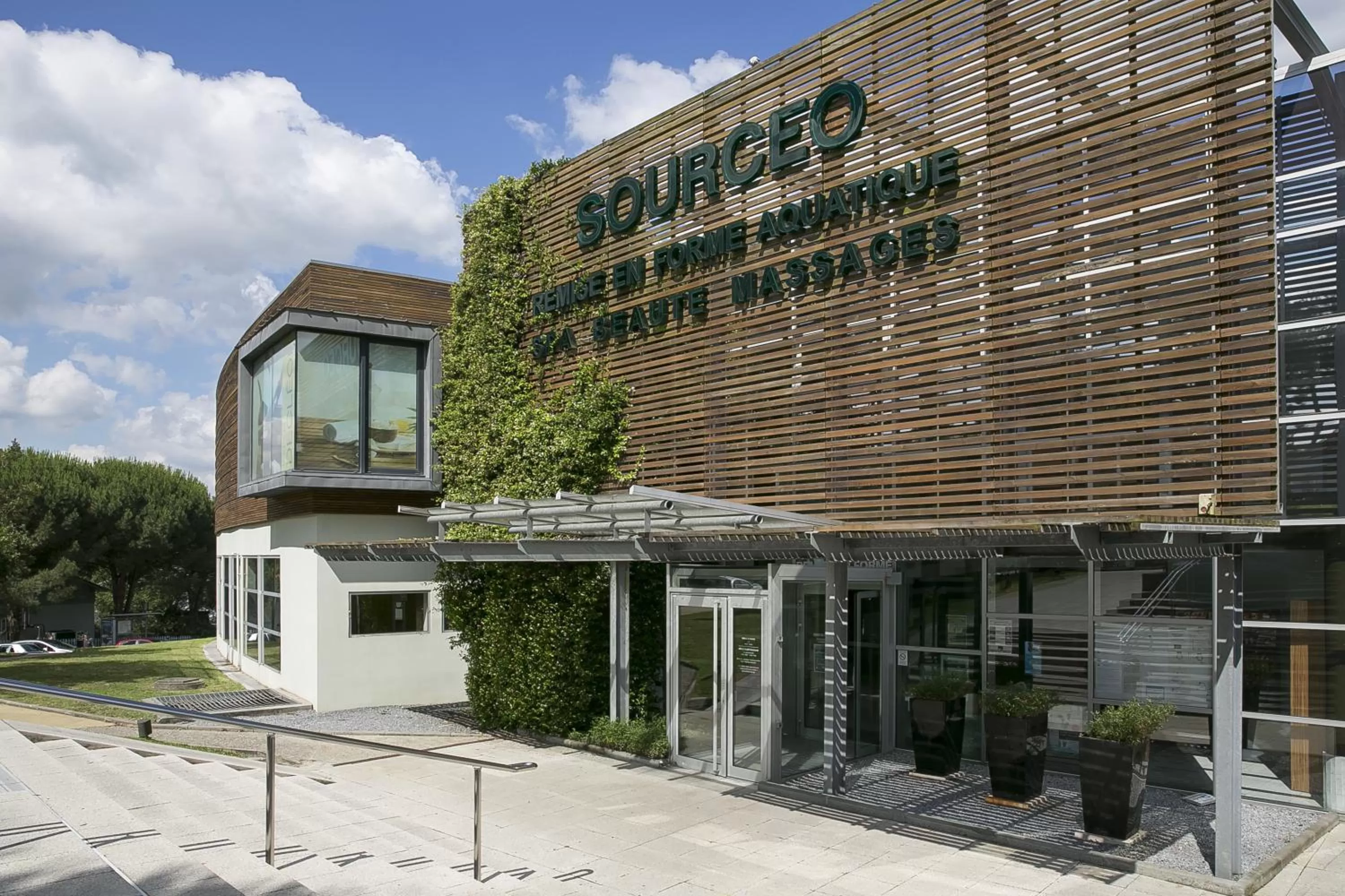 Property building in Best Western Hotel Sourcéo