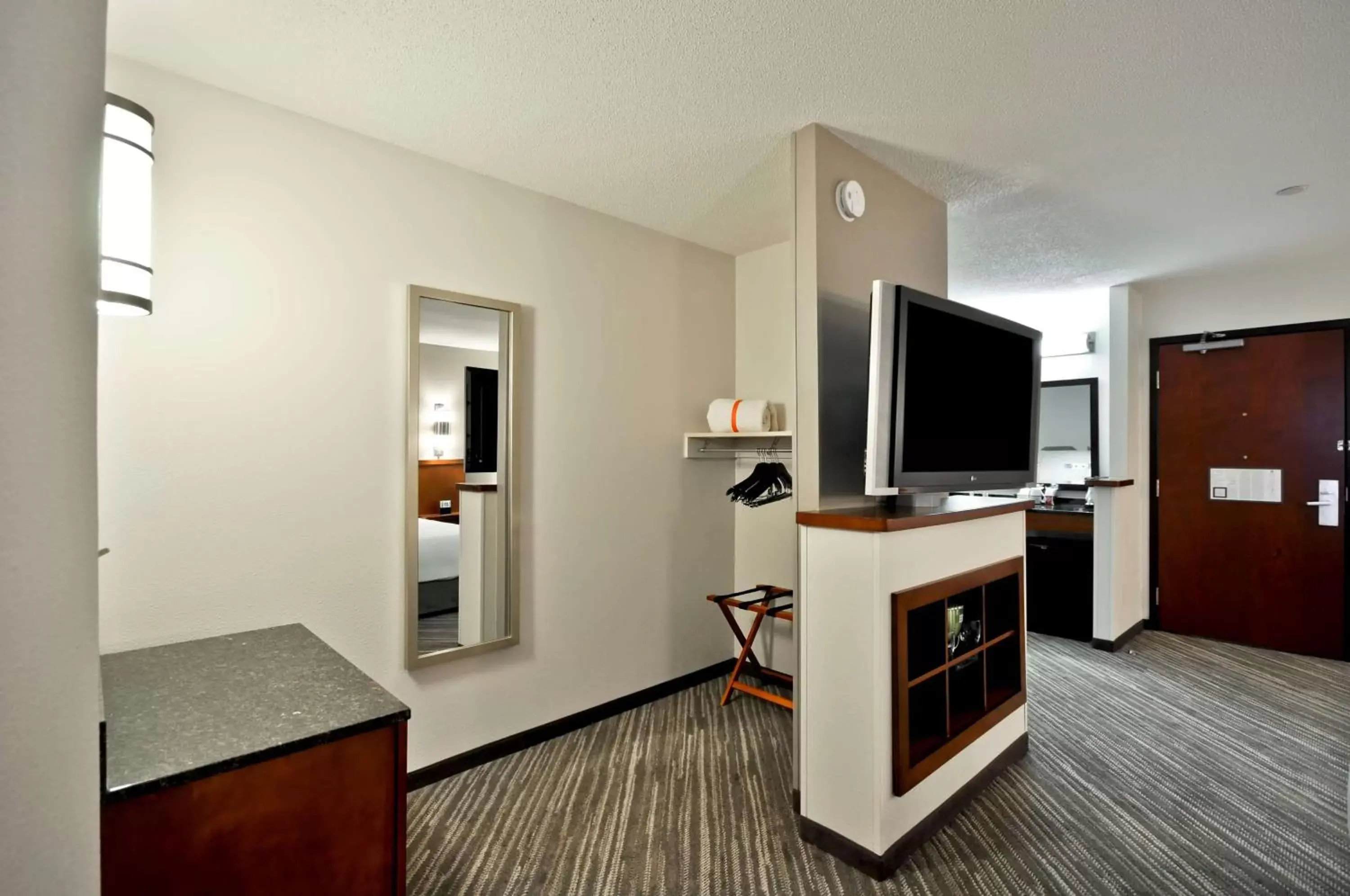 Photo of the whole room, TV/Entertainment Center in Hyatt Place Minneapolis Airport South