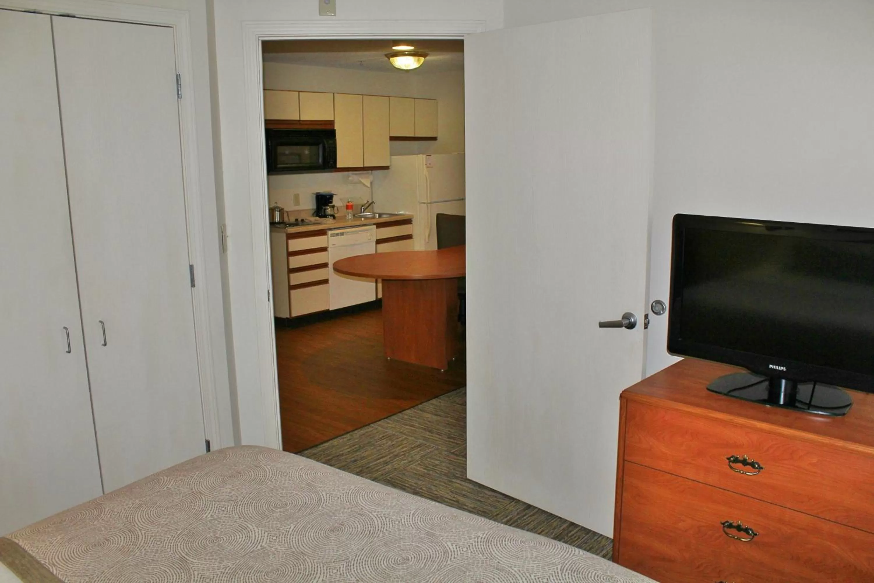 Photo of the whole room in Candlewood Suites Syracuse-Airport by IHG