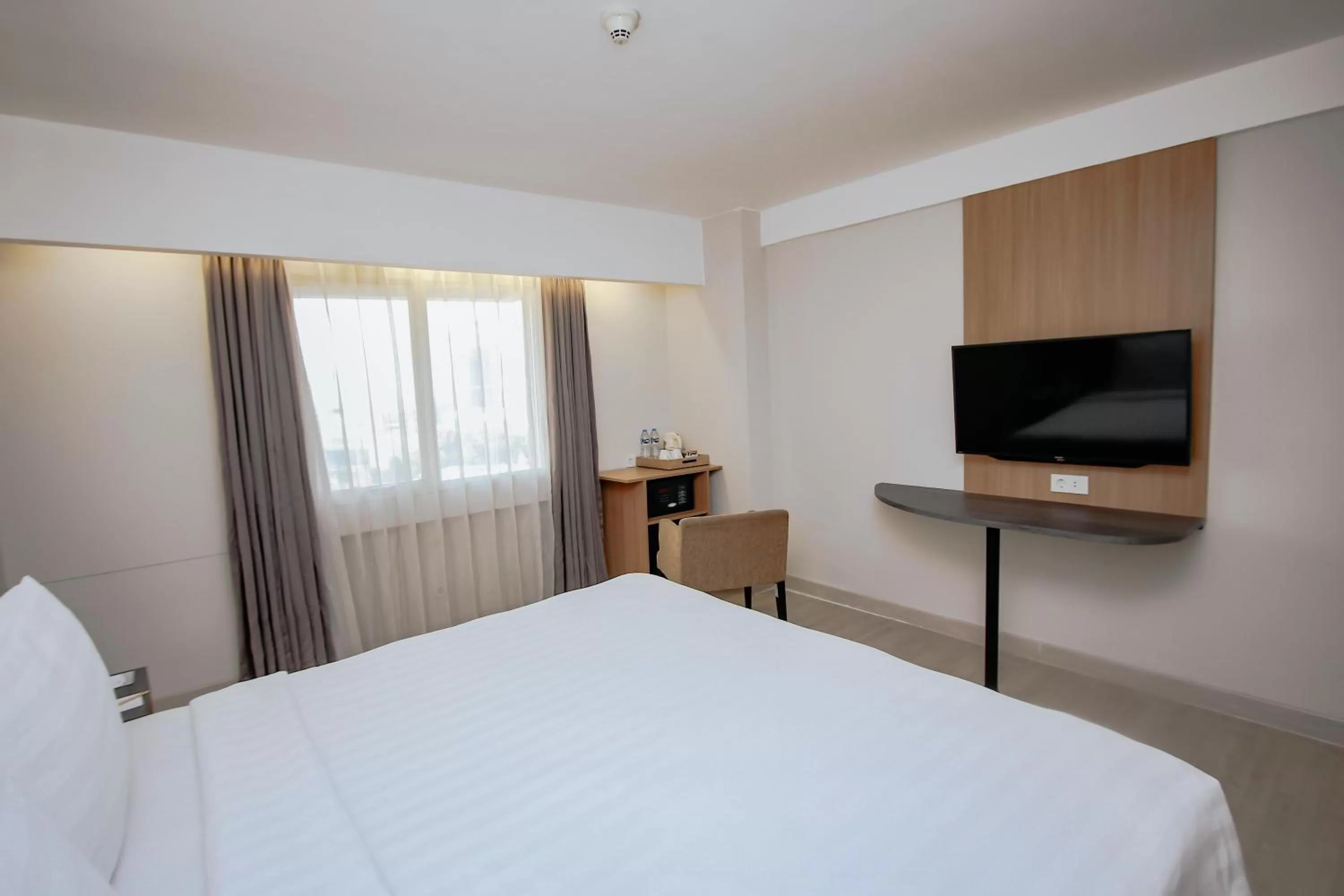 Bedroom, Bed in Grand Dafam Braga Bandung