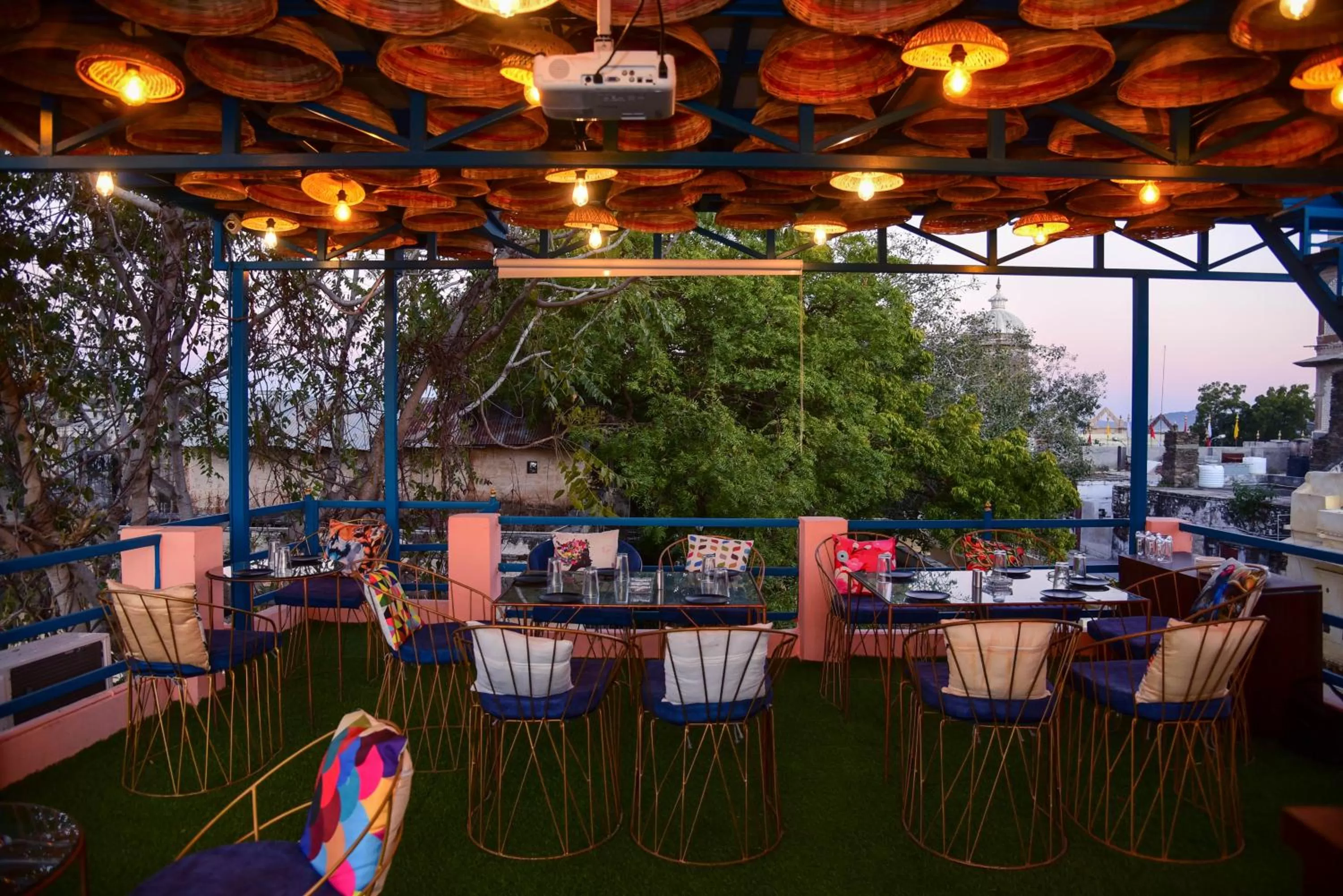 Restaurant/places to eat in Hotel Casa by the lake