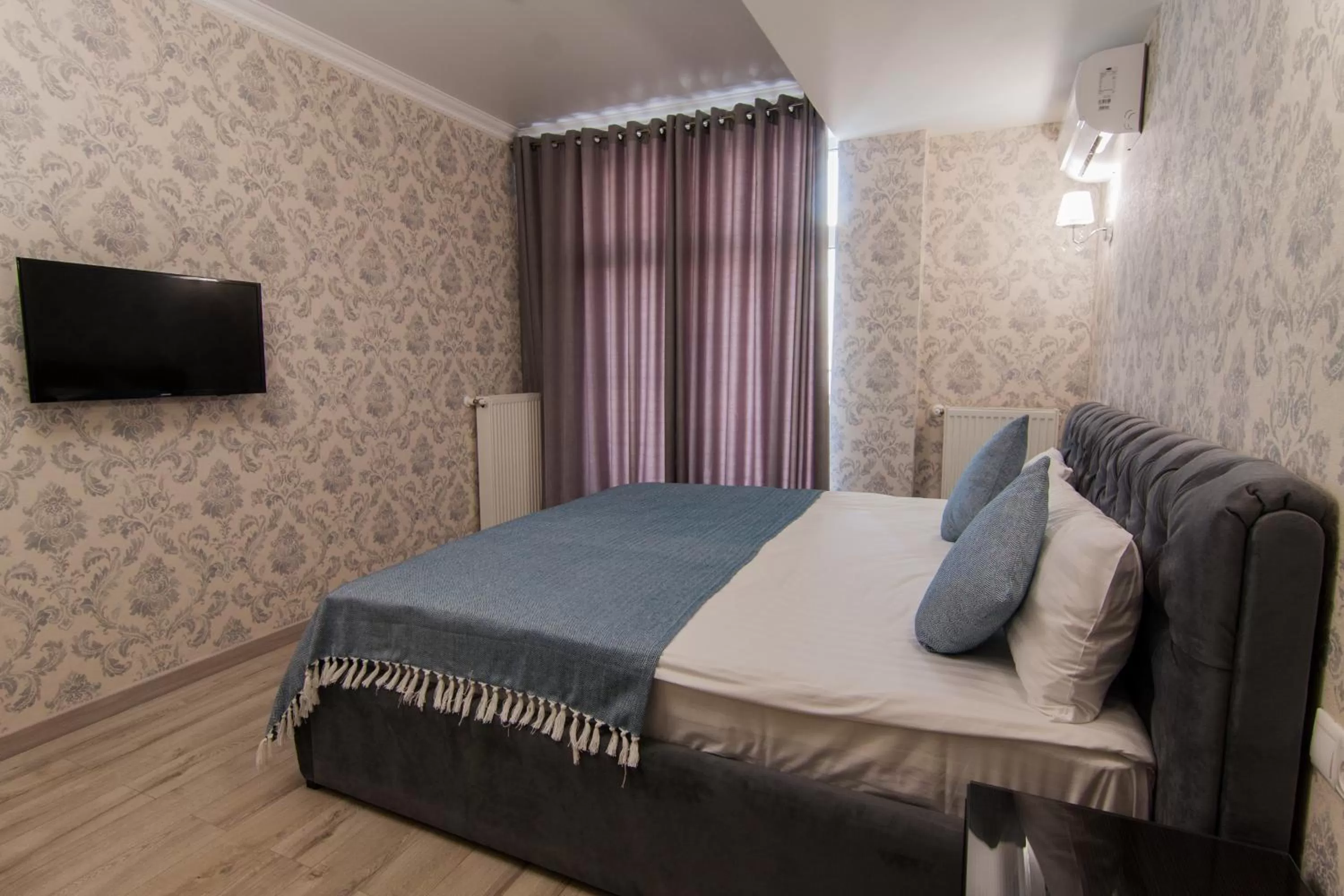 Photo of the whole room, Bed in Klassik Hotel