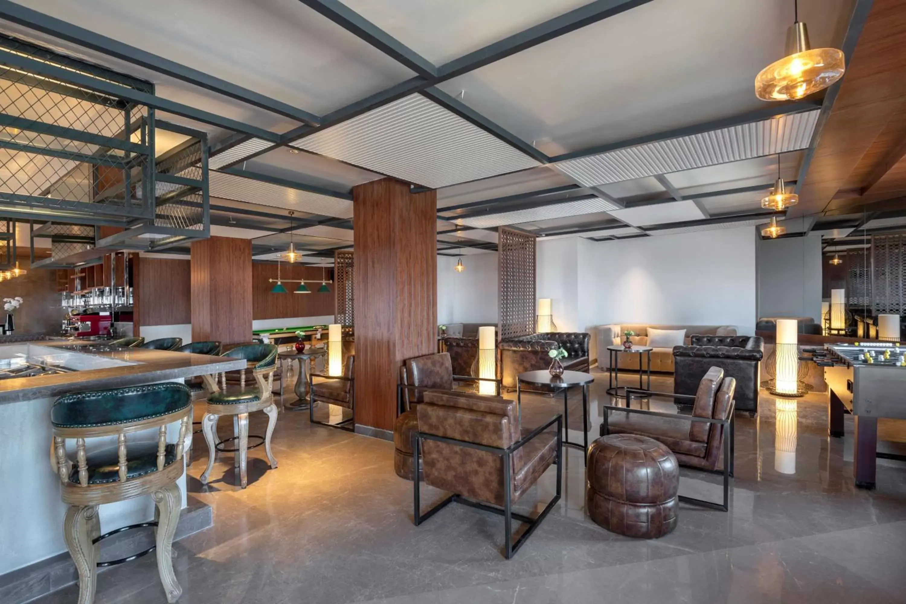 Lounge or bar, Restaurant/Places to Eat in Radisson Kufri