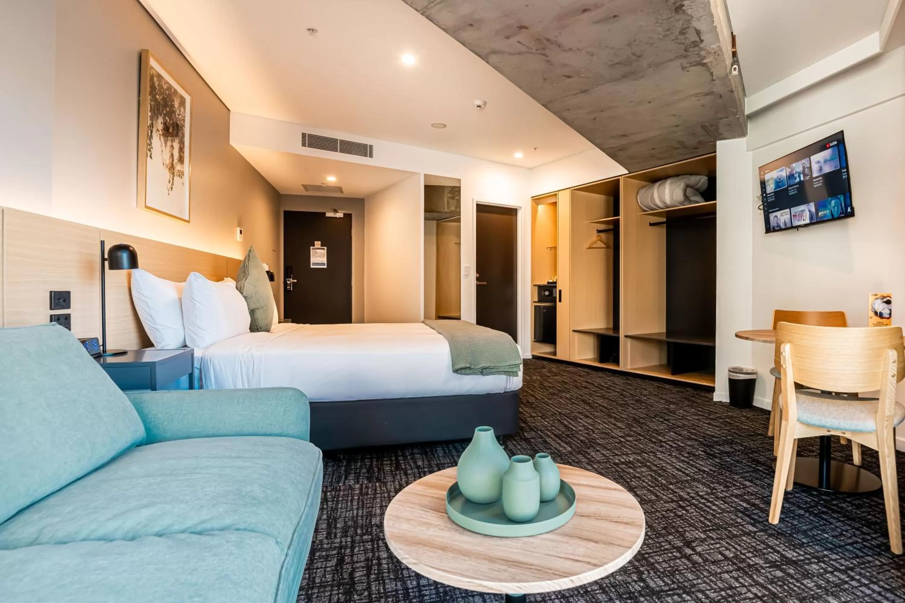 Photo of the whole room, Bed in Song Hotel Sydney