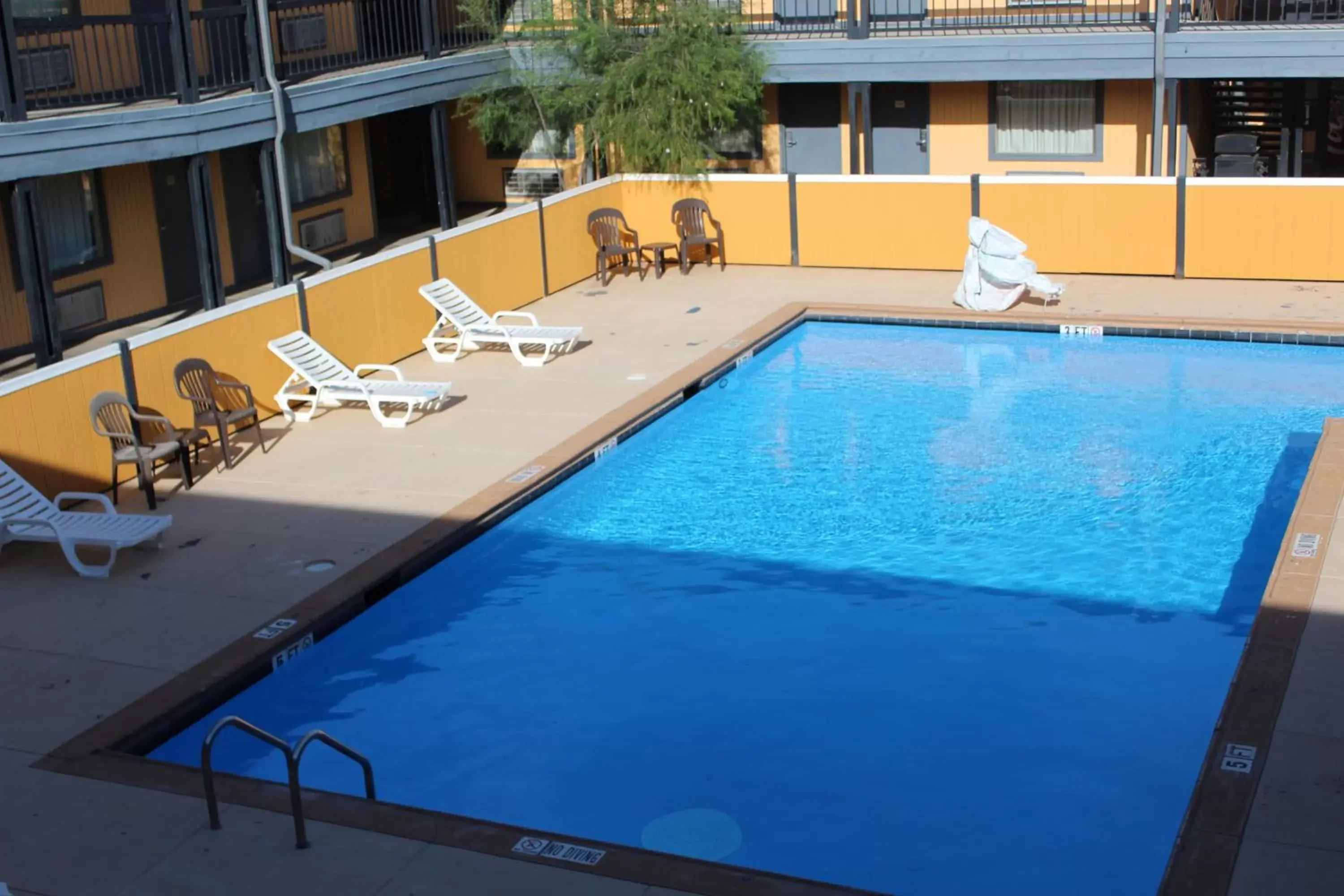 Swimming Pool in The Executive Inn & Suites