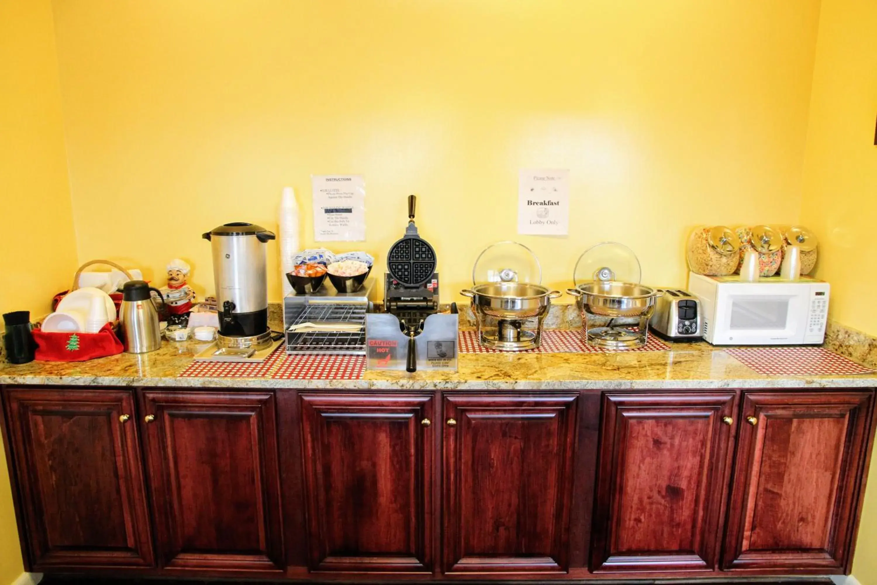 Coffee/tea facilities in Country Hearth Inn & Suites Union City