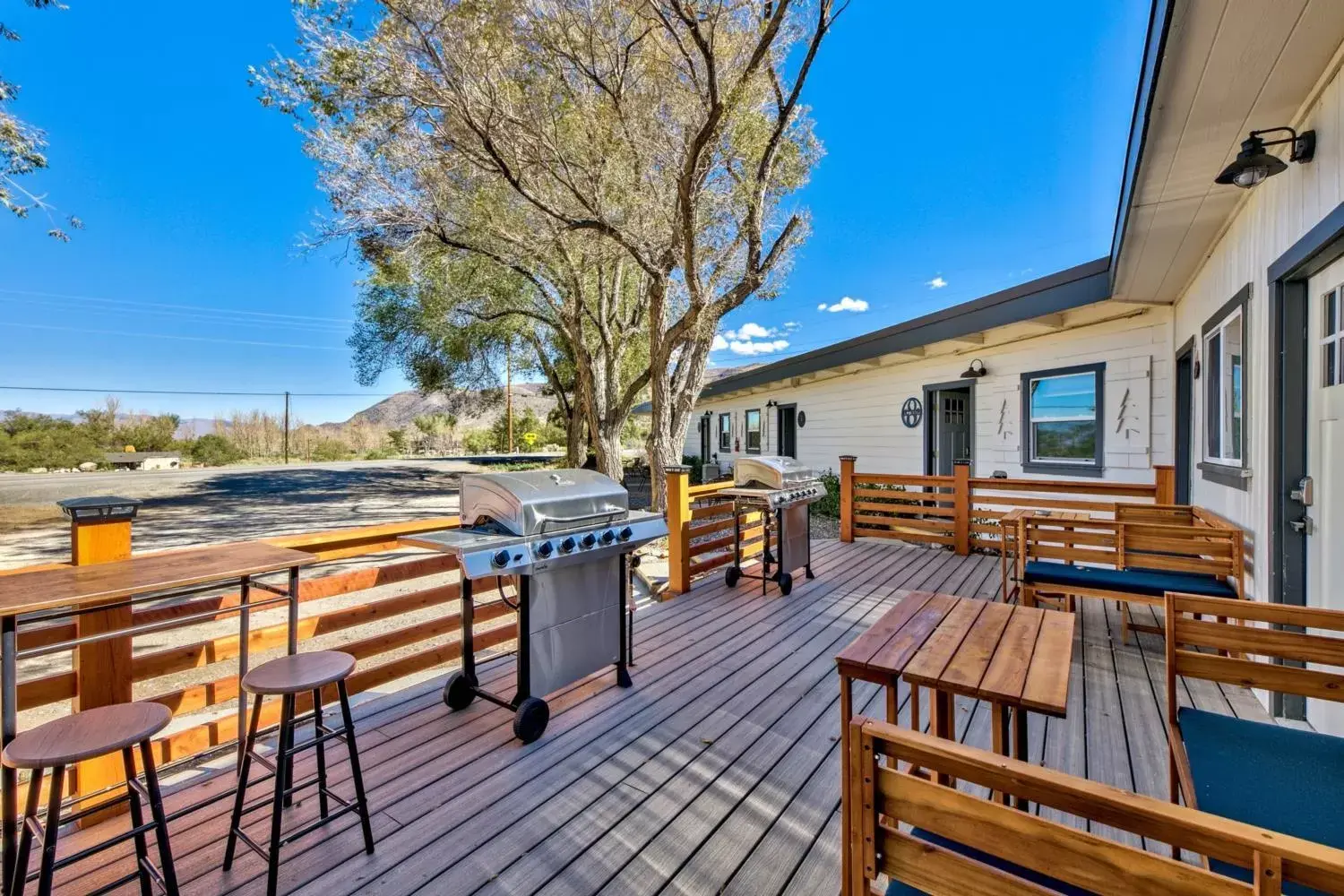 Balcony/Terrace, Restaurant/Places to Eat in The Historic West Walker Motel