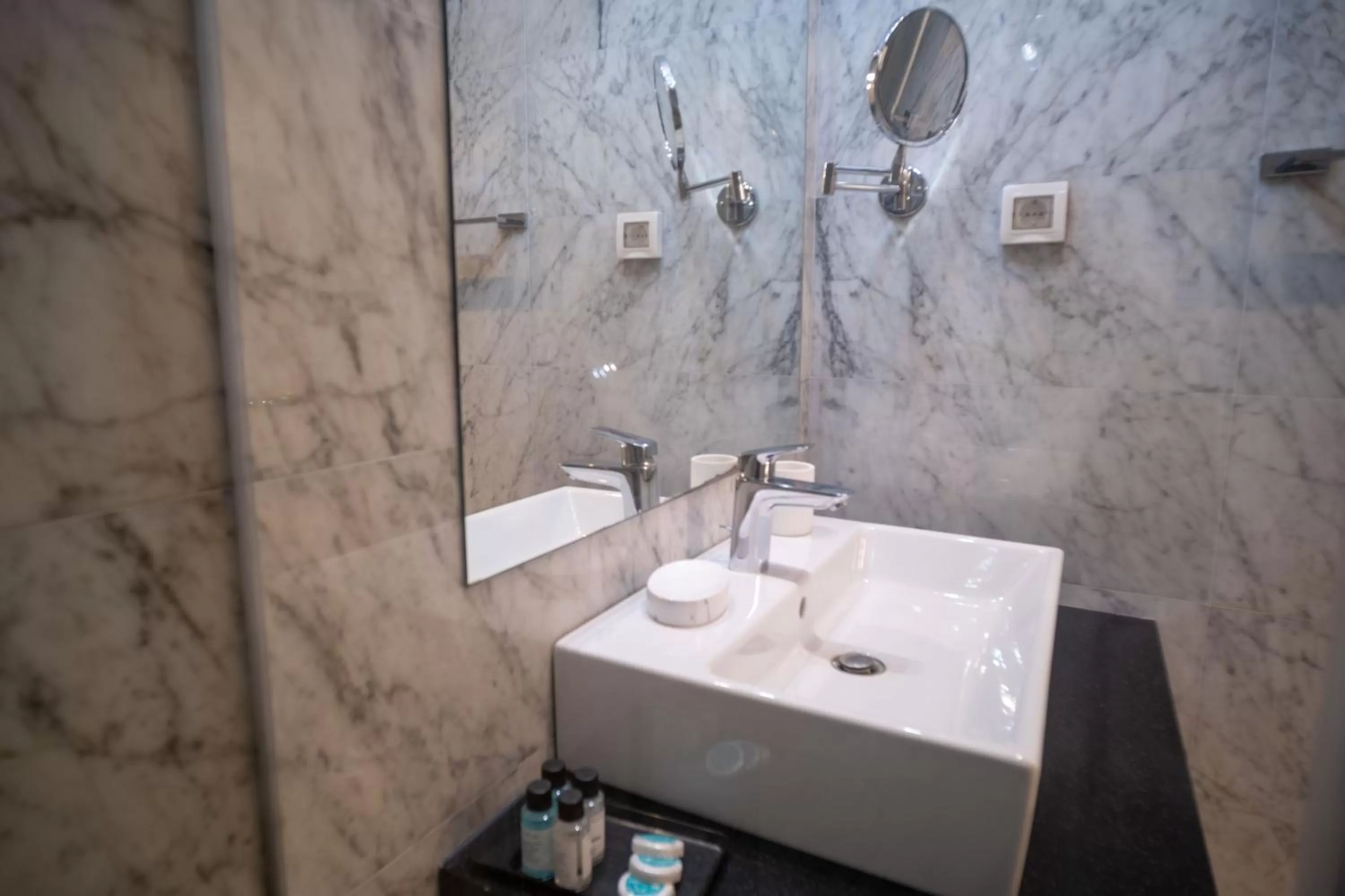 Toilet in Hotel Atina