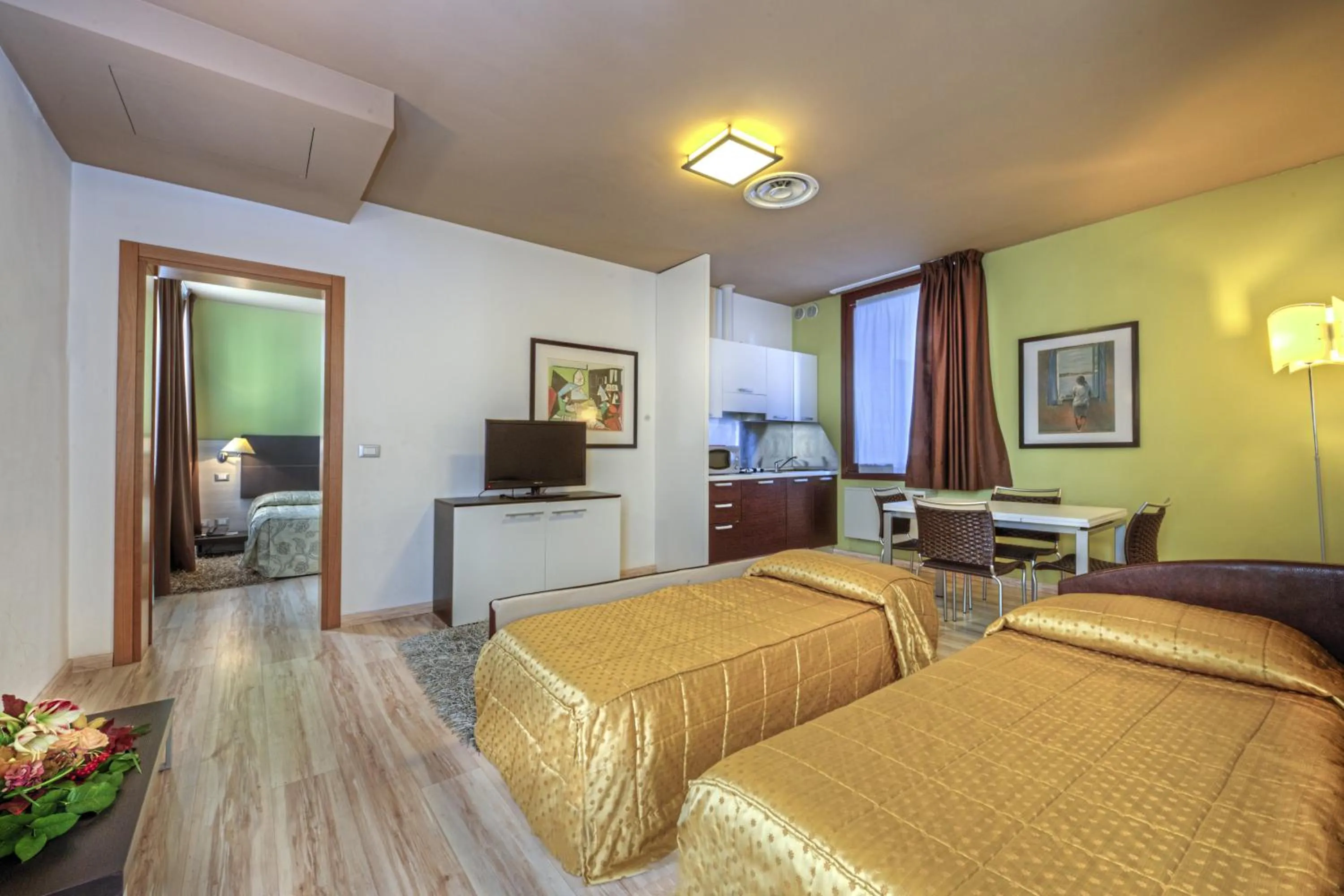 Living room, Bed in Hotel Vivit ***S