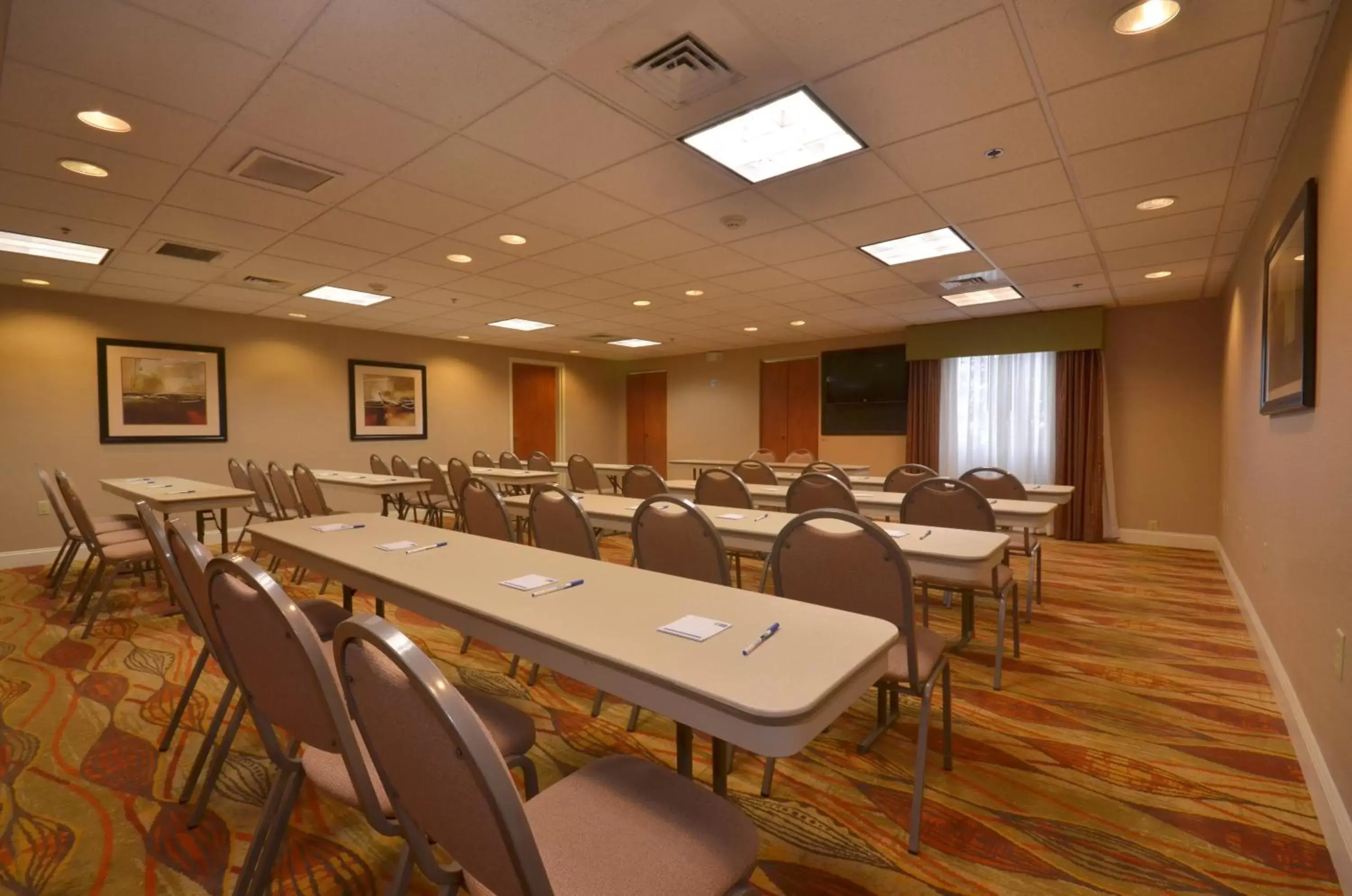 Meeting/conference room in Holiday Inn Express & Suites Pine Bluff/Pines Mall, an IHG Hotel