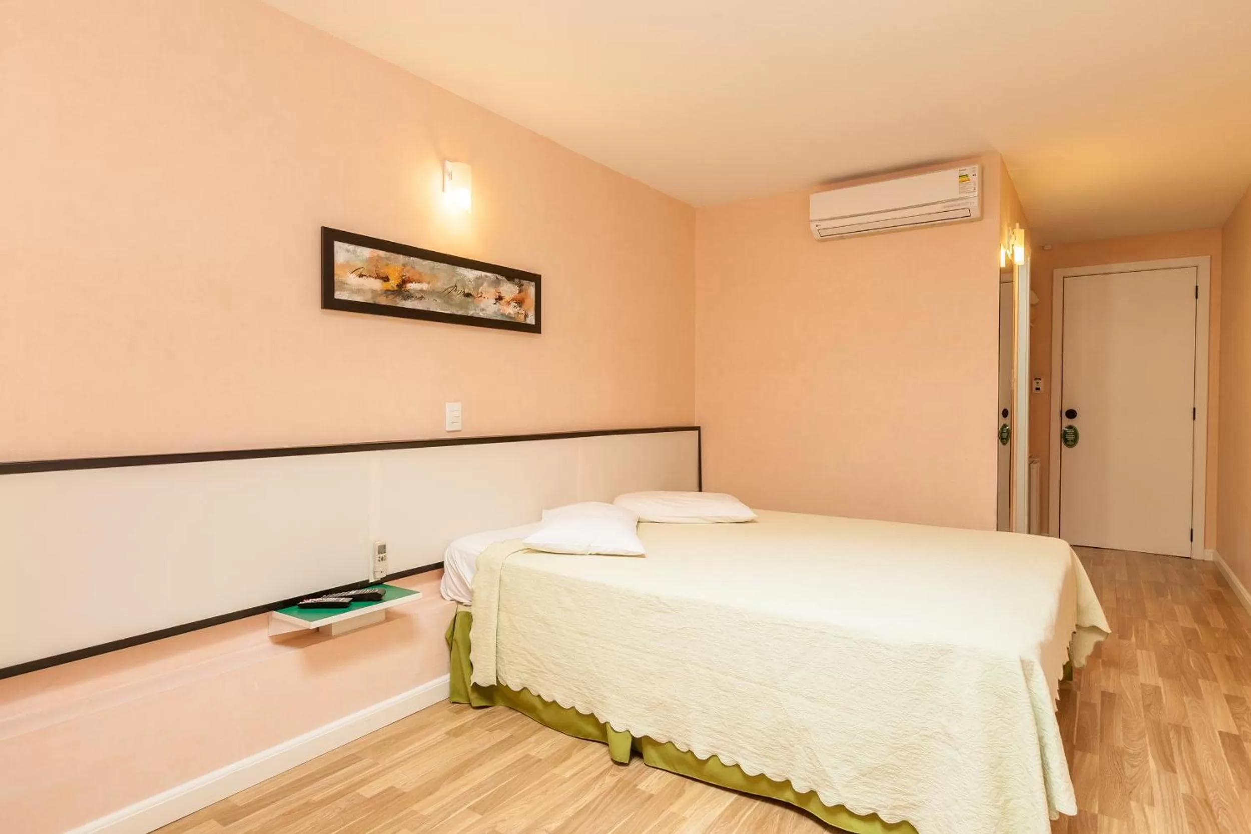 Bed, Room Photo in Tri Hotel Smart Caxias