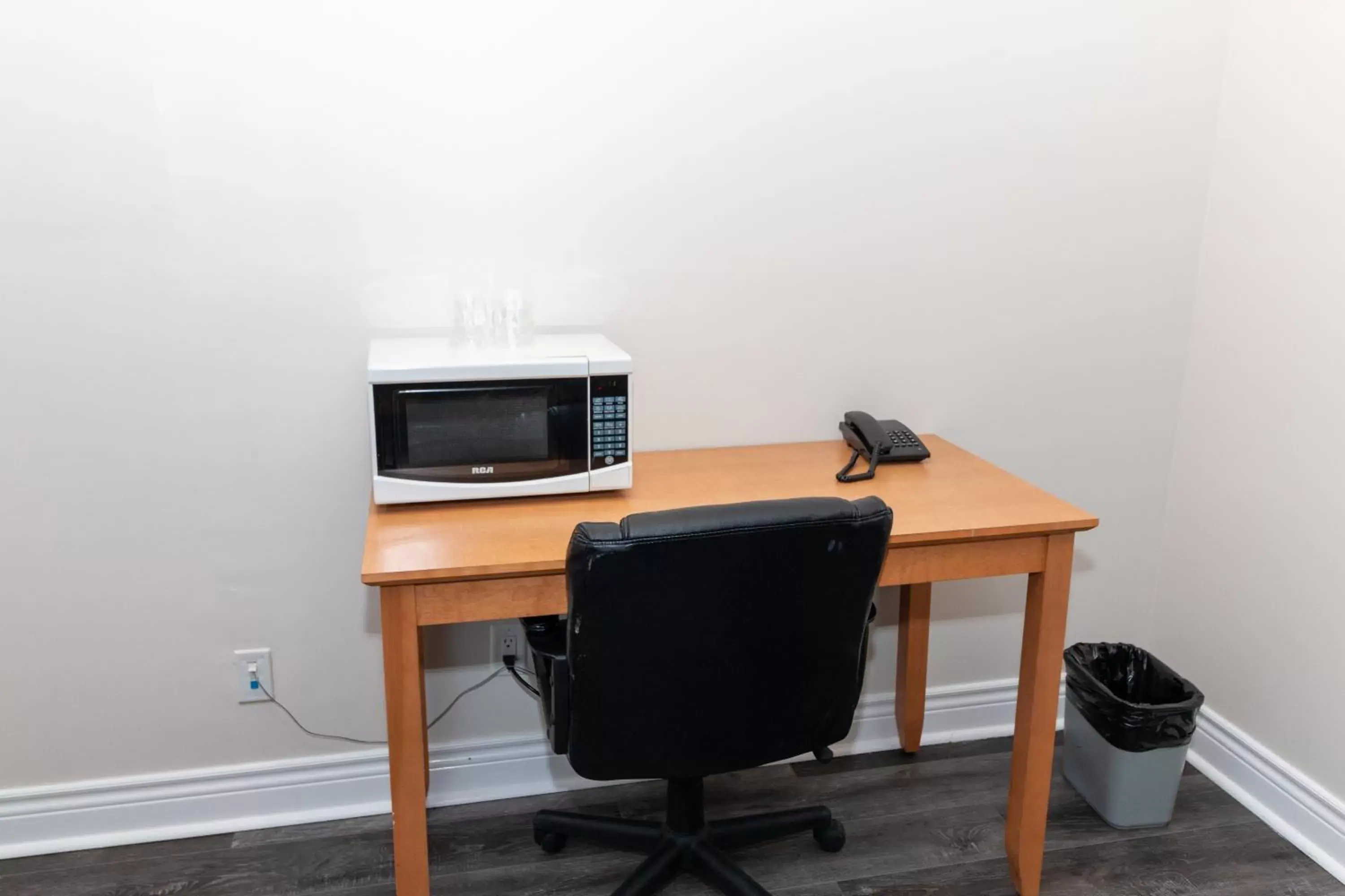 TV/Entertainment Center in Borden Inn and Suites