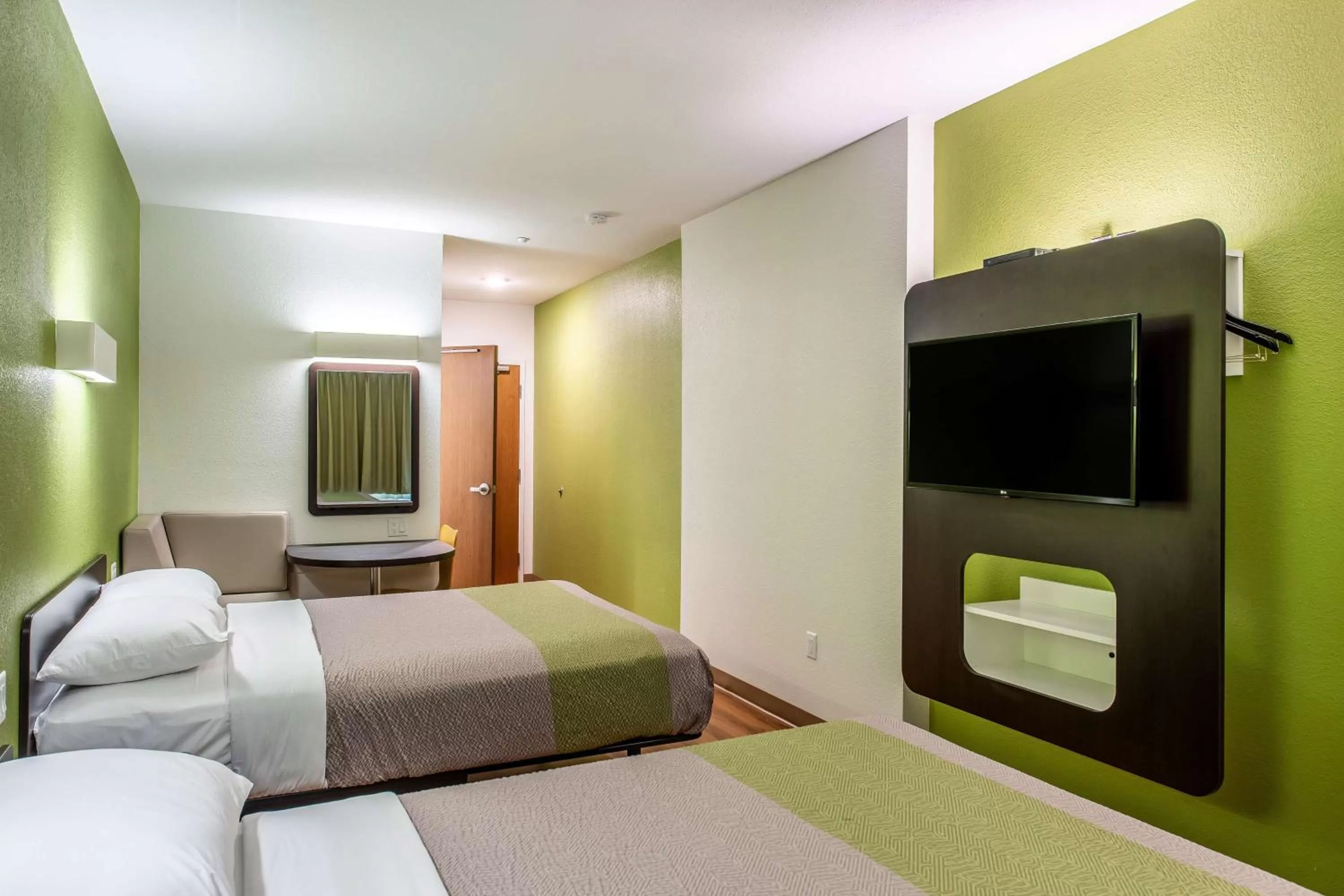 Photo of the whole room, Bed in Motel 6-Mankato, MN