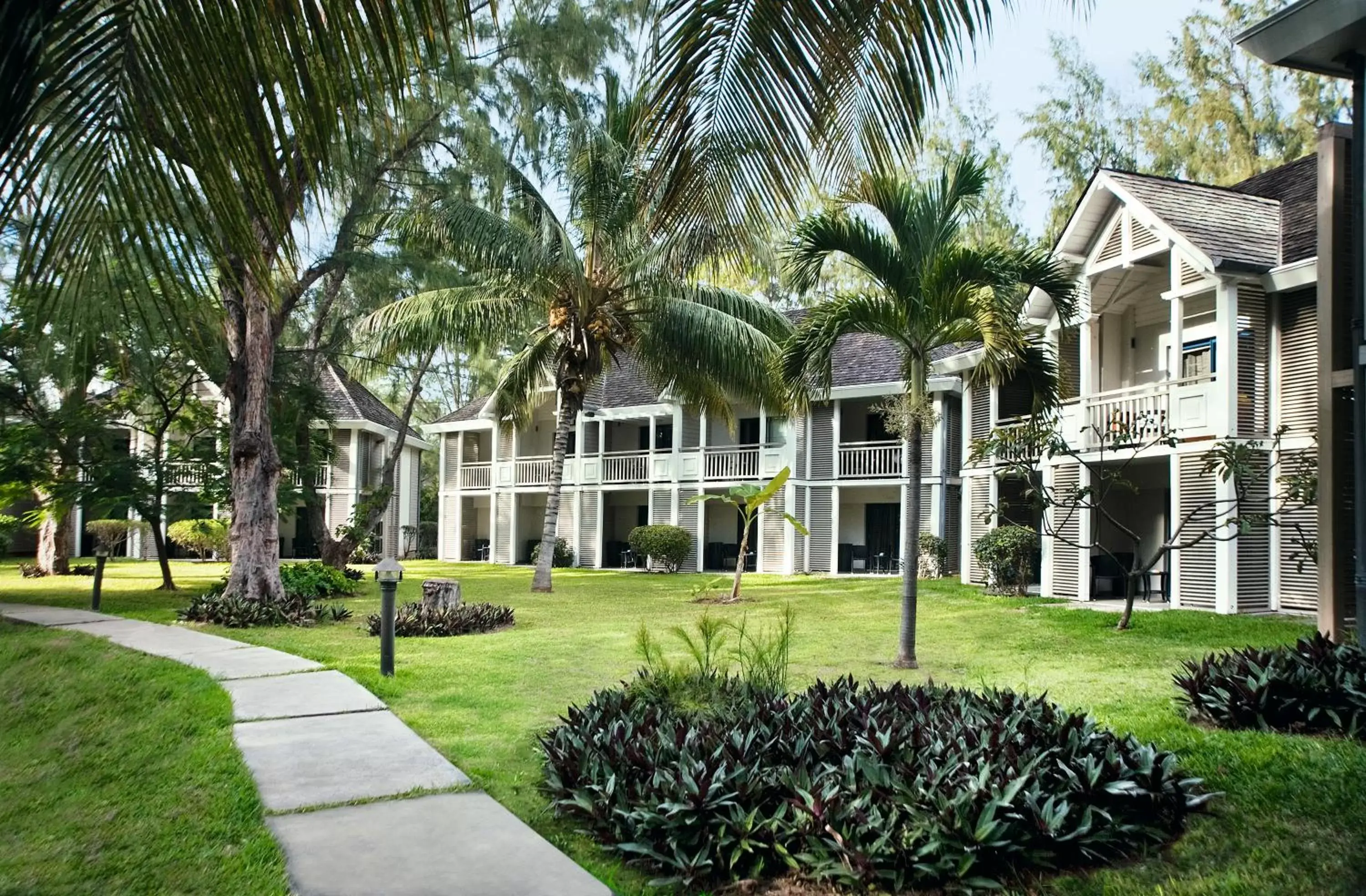 Facade/entrance in LUX* Saint Gilles Resort Facade/entrance in LUX* Saint Gilles Resort