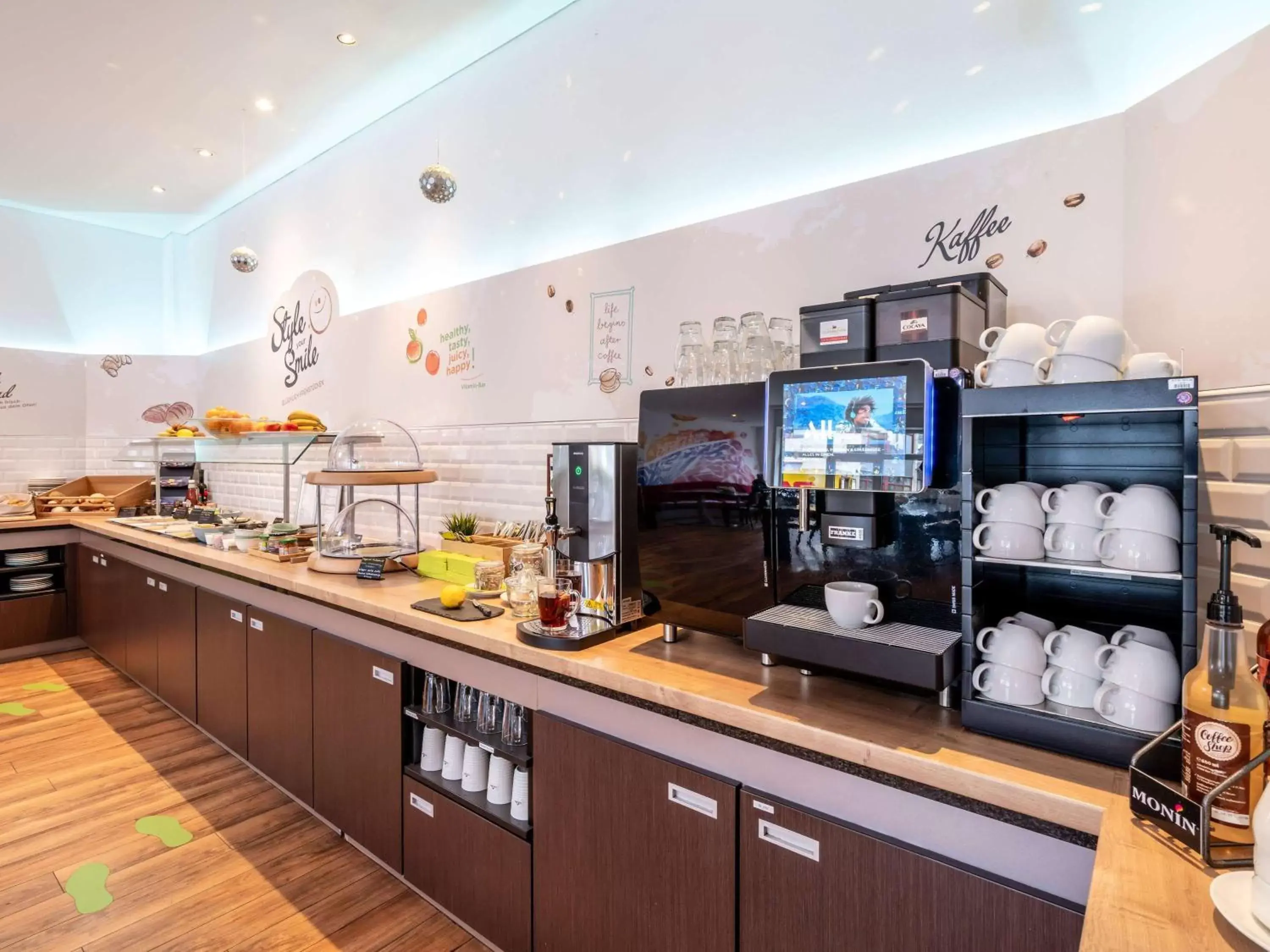 Breakfast, Restaurant/Places to Eat in ibis Styles Hamburg Alster City