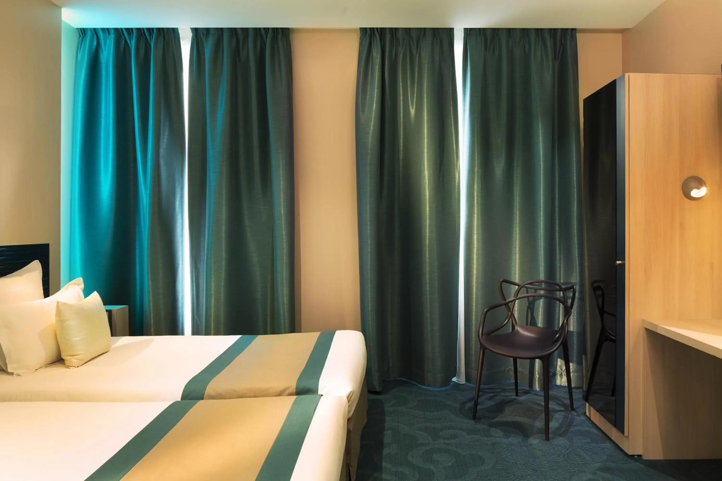 Bedroom, Bed in Hôtel Brésil Opéra SPA