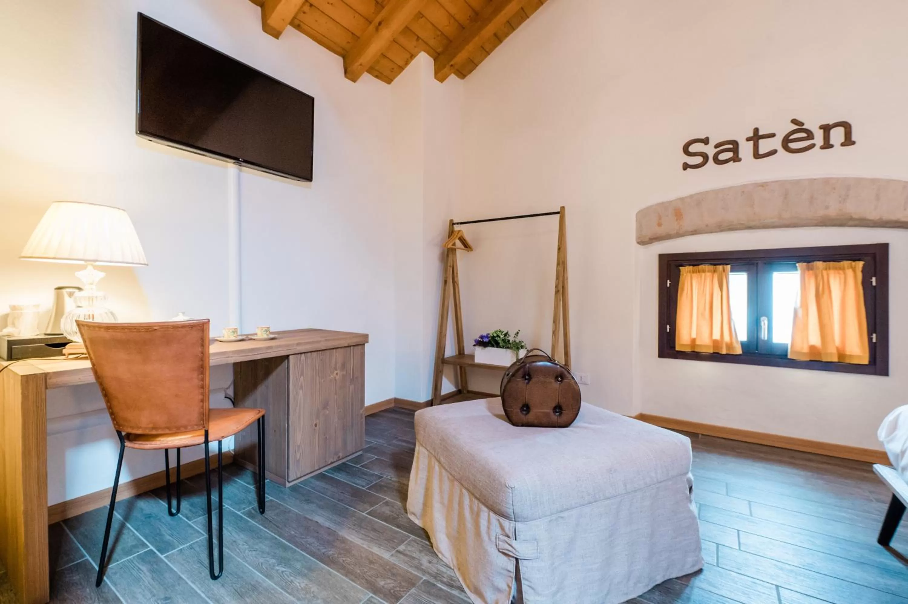 Seating area, Bed in SMART San Martino