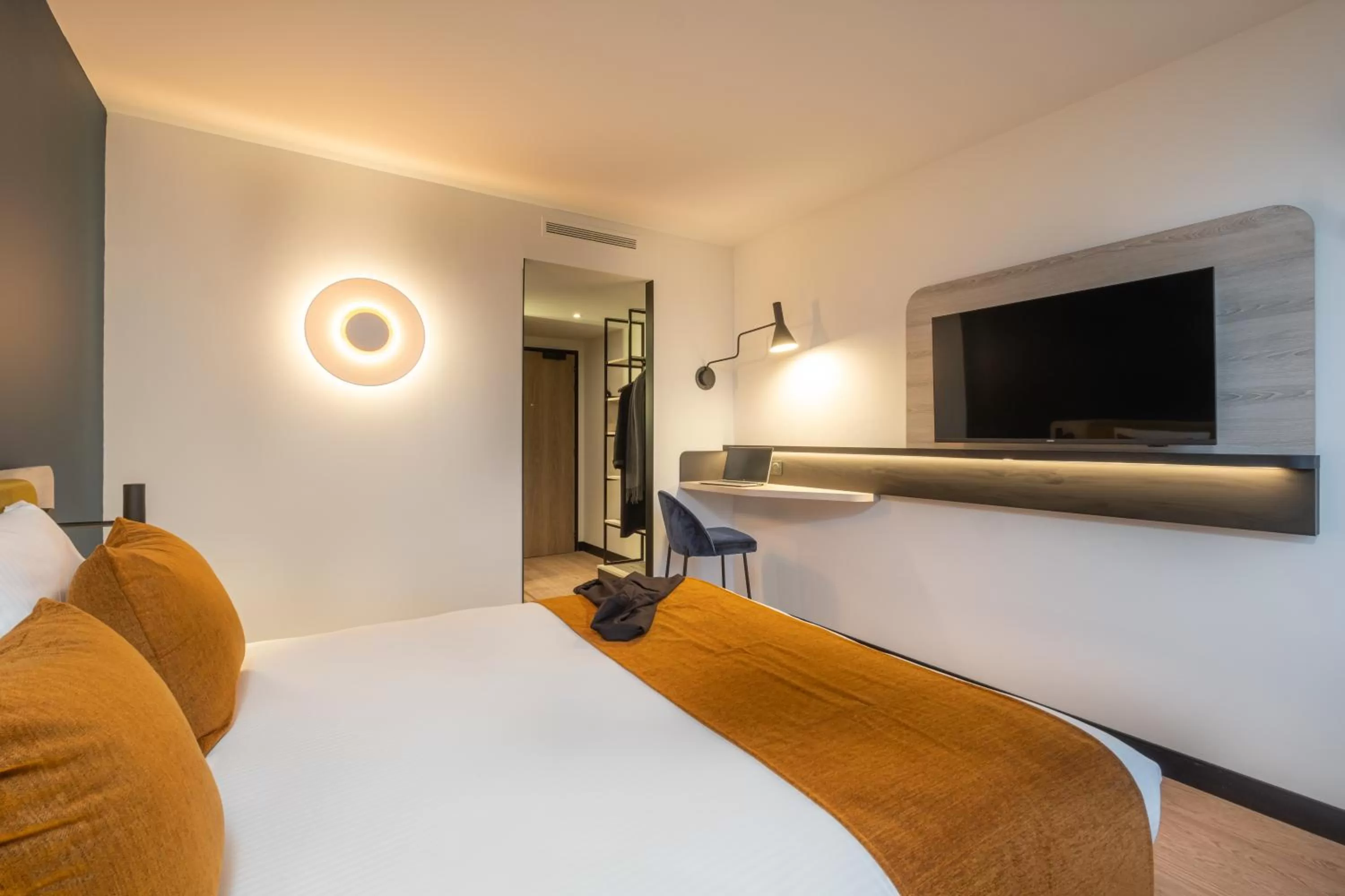 Bedroom, Bed in Kyriad Tours Sud - Ballan Mire