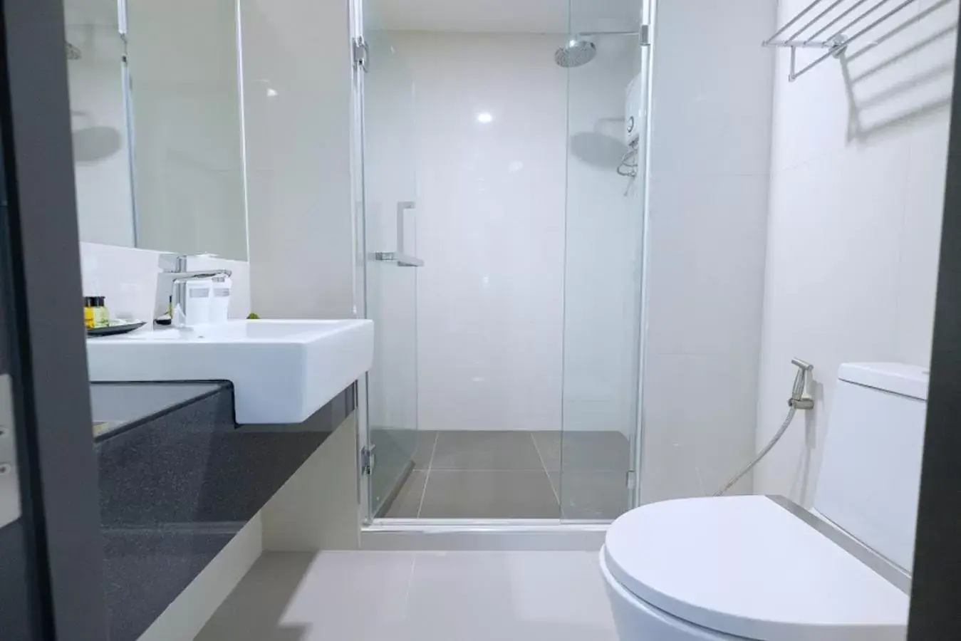 Property building in Clover Hotel Hatyai Property building in Clover Hotel Hatyai