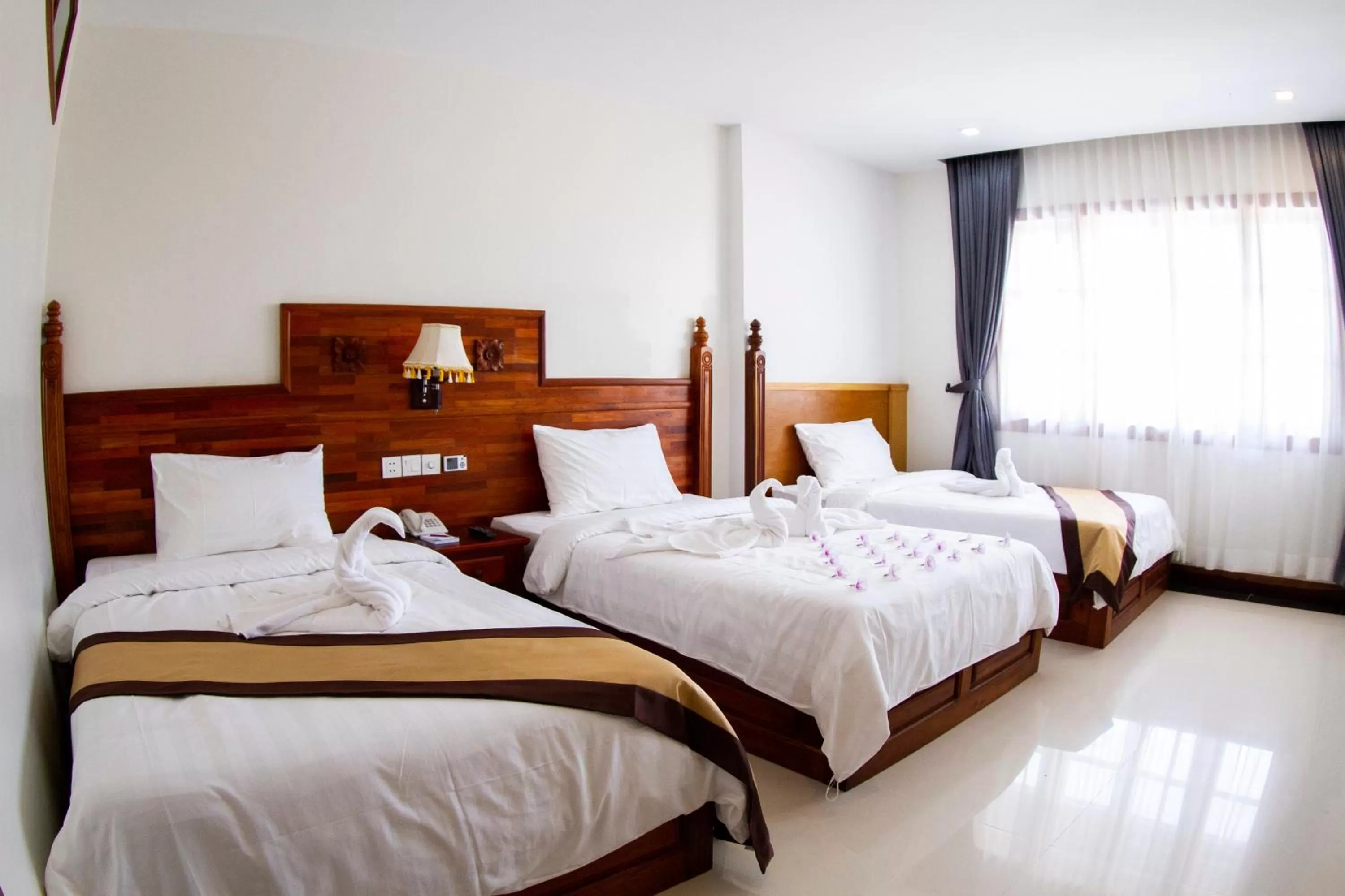 Bedroom, Bed in Kampong Thom Palace Hotel