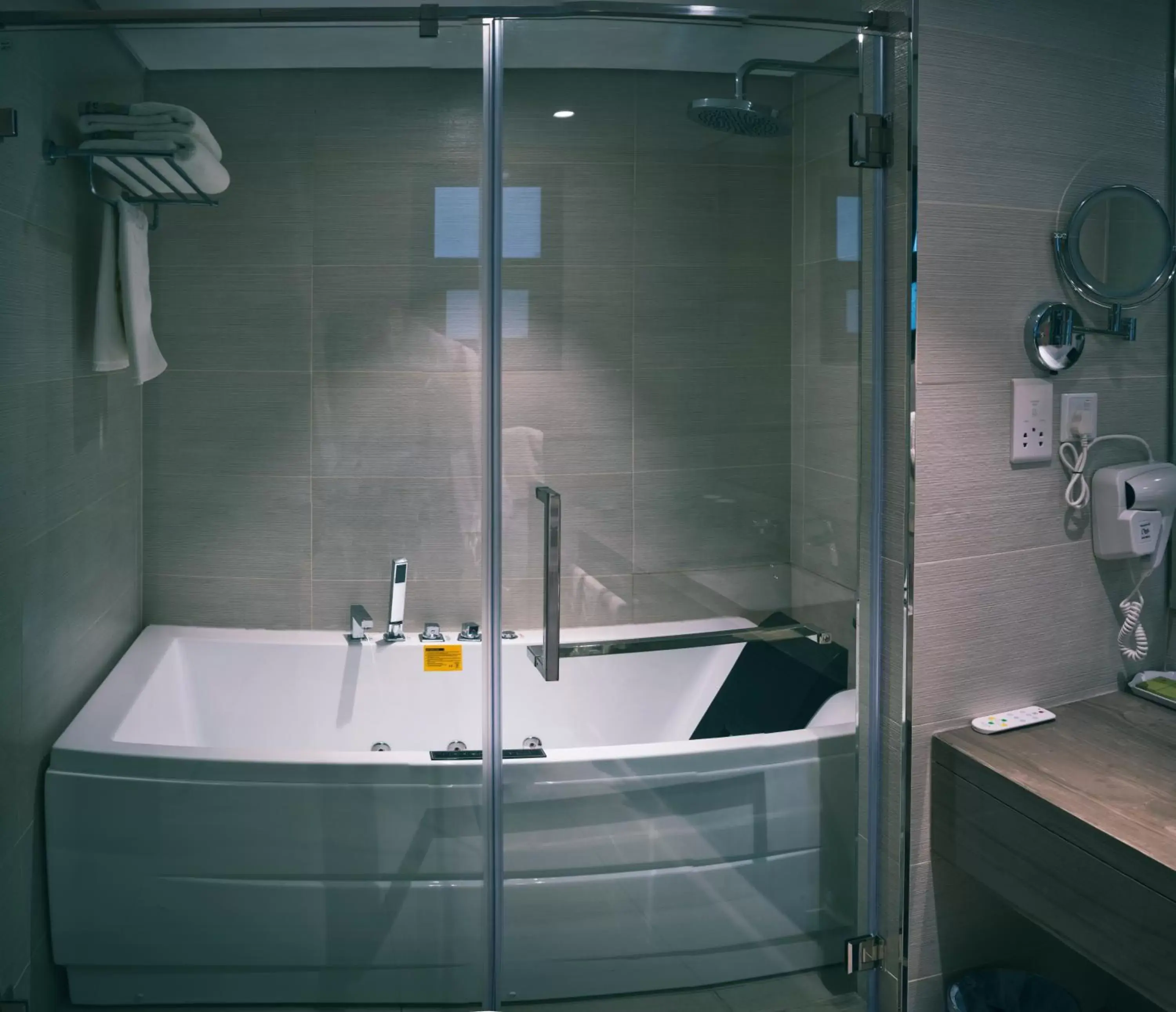 Shower, Bathroom in Boulevard Hotel Oman