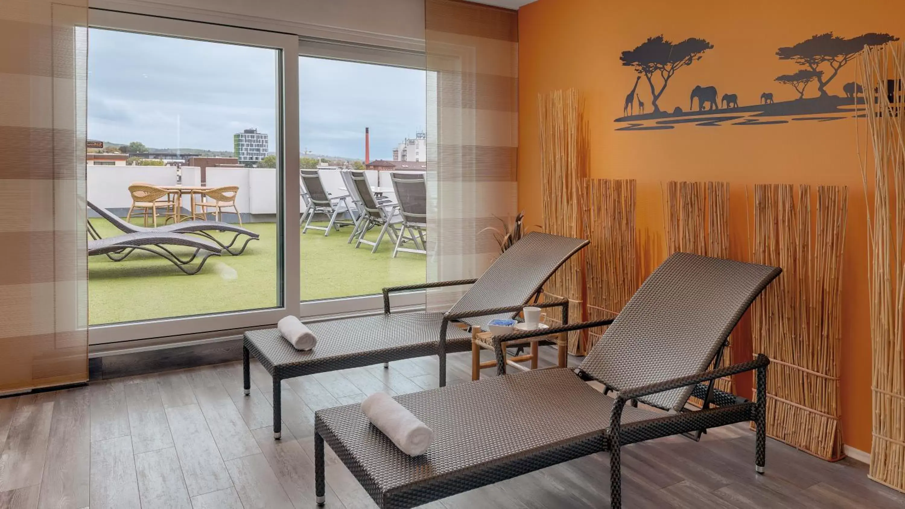 Spa and wellness centre/facilities, Seating Area in Hotel Newton Heilbronn