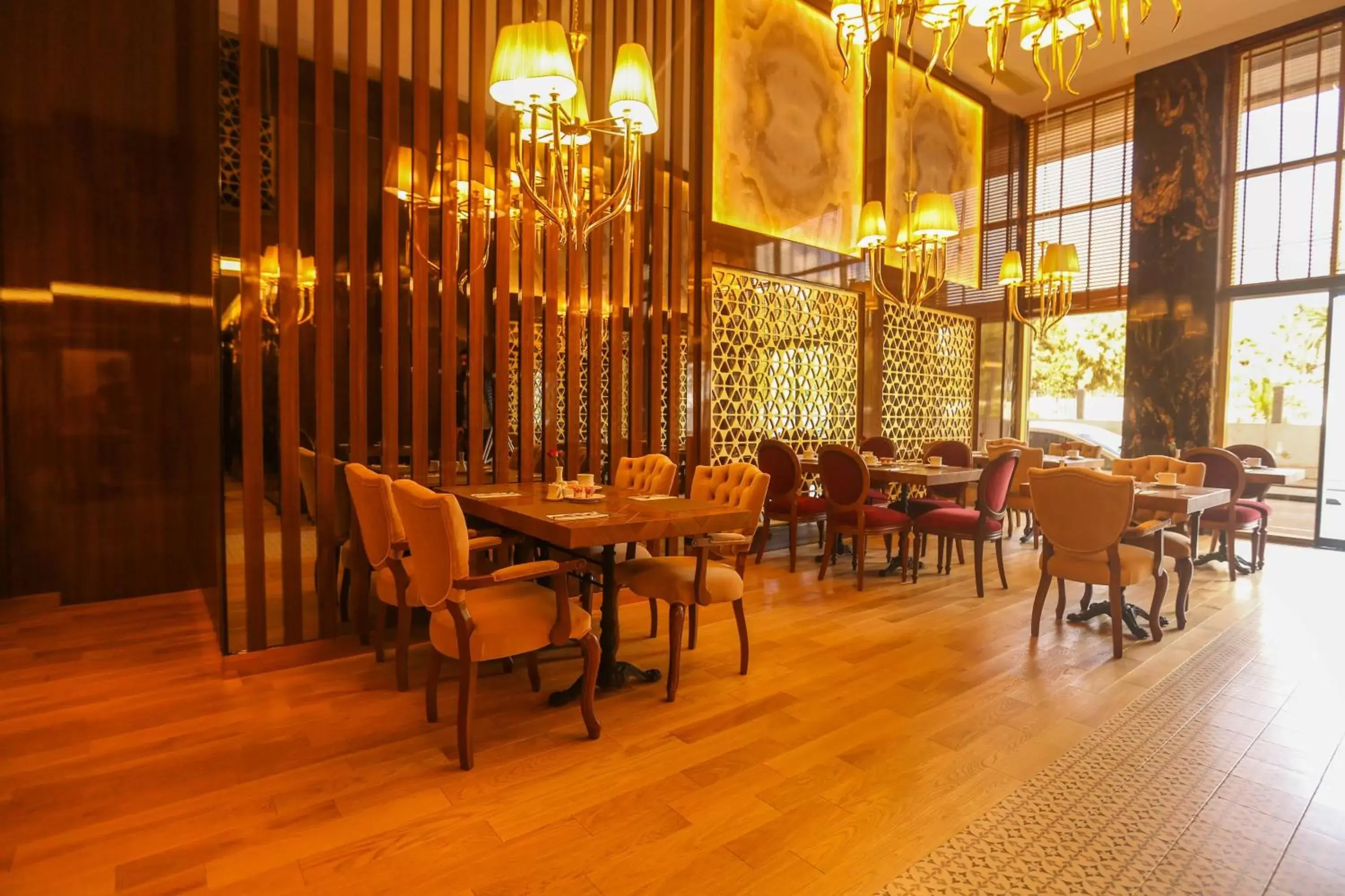 Restaurant/Places to Eat in Suite Hotel Casa Diamond