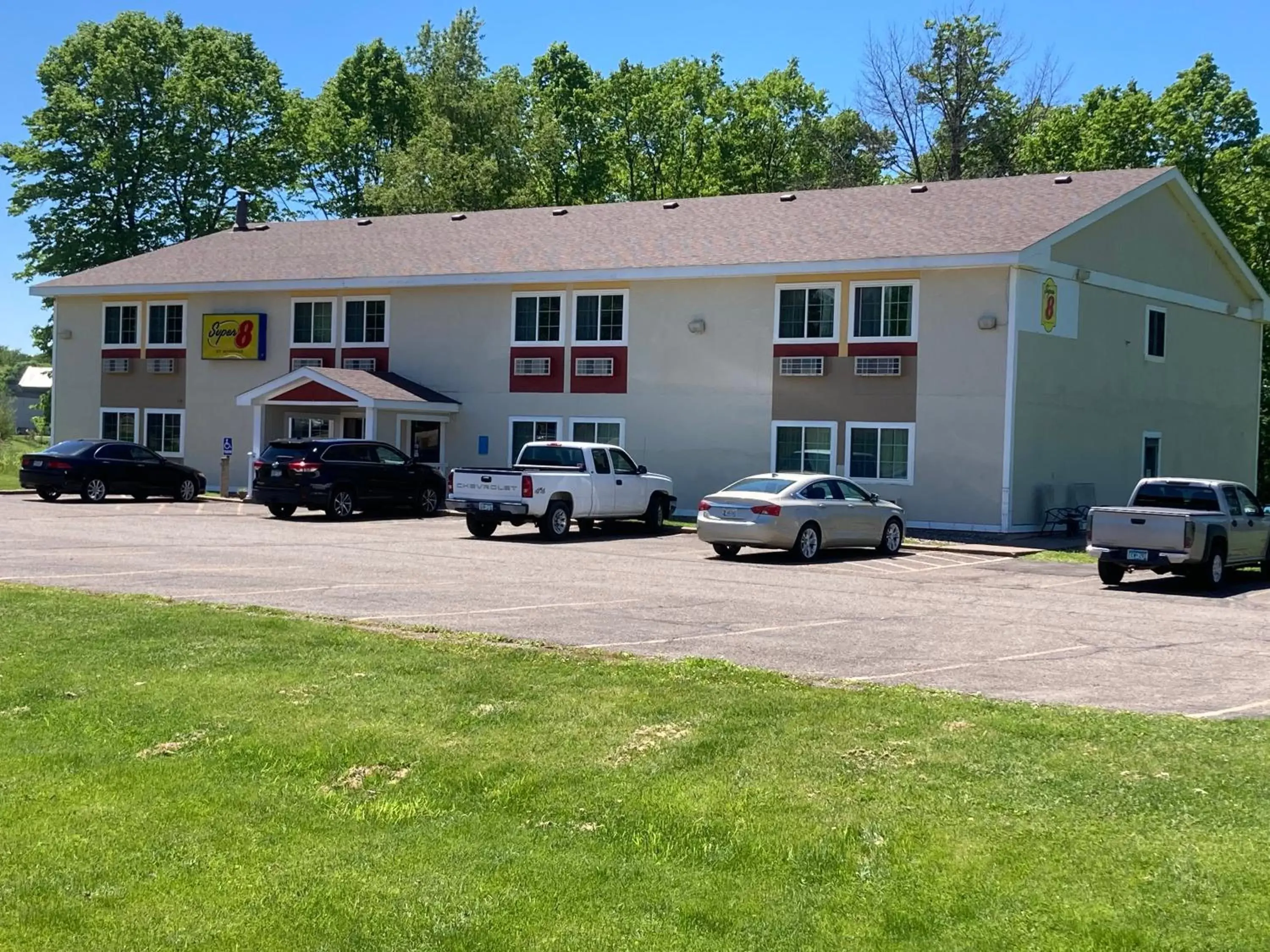 Property Building in Super 8 by Wyndham Chisago City