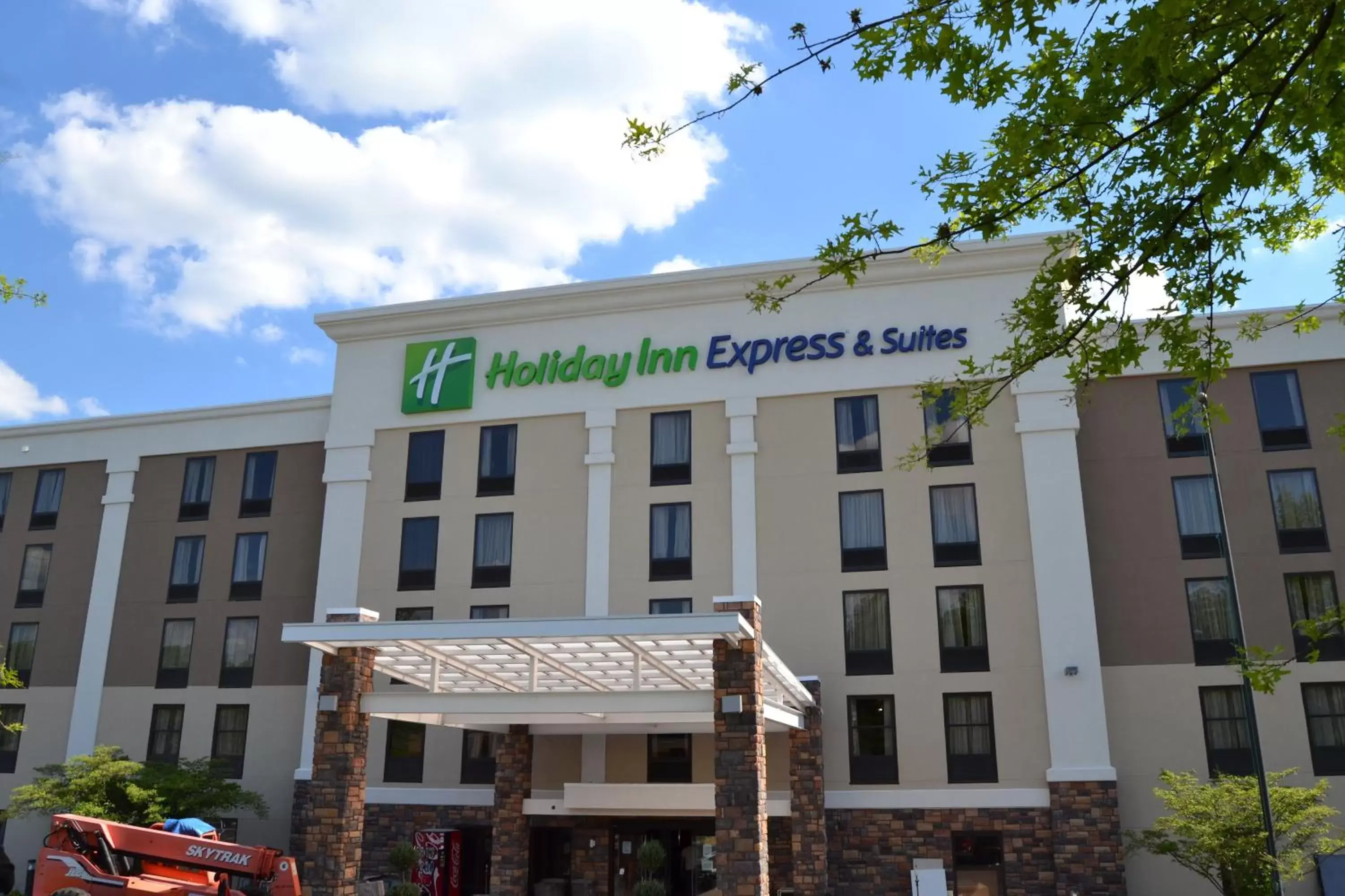 Property building in Holiday Inn Express & Suites Nashville Southeast - Antioch by IHG Property building in Holiday Inn Express & Suites Nashville Southeast - Antioch by IHG
