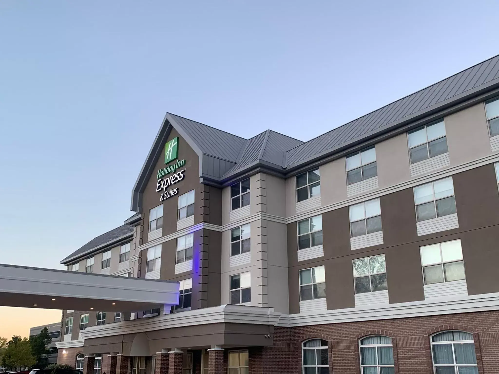 Property Building in Holiday Inn Express & Suites Salt Lake City N - Bountiful