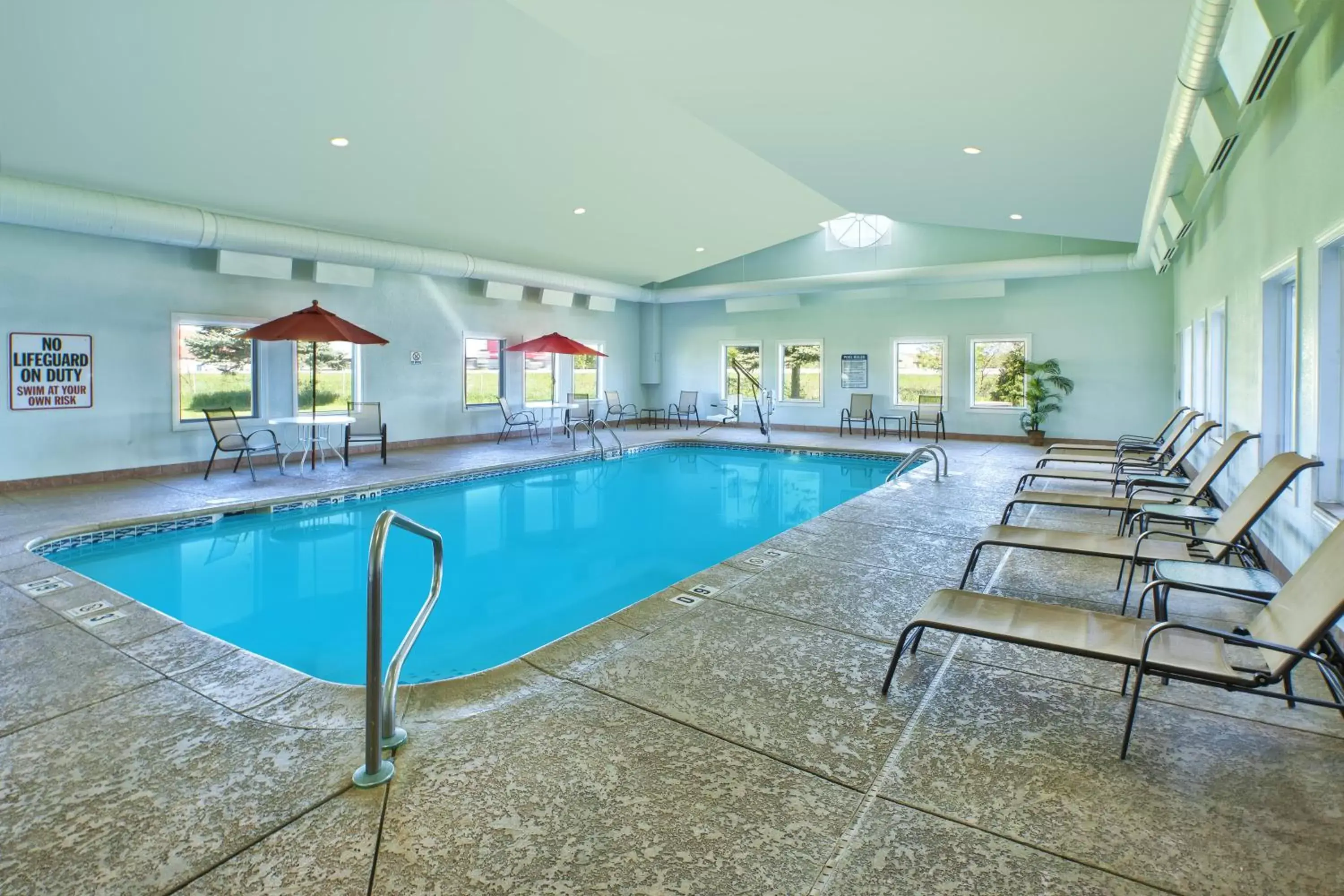 Swimming Pool in Country Inn & Suites by Radisson Benton Harbor-St Joseph MI