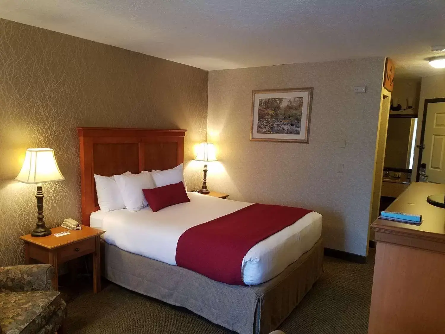 Bed in Best Western Plus Rivershore Hotel