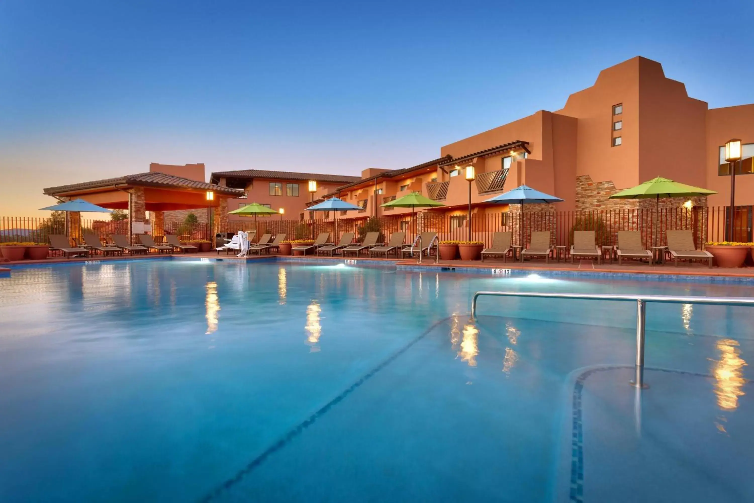 Swimming pool, Property Building in Courtyard by Marriott Sedona