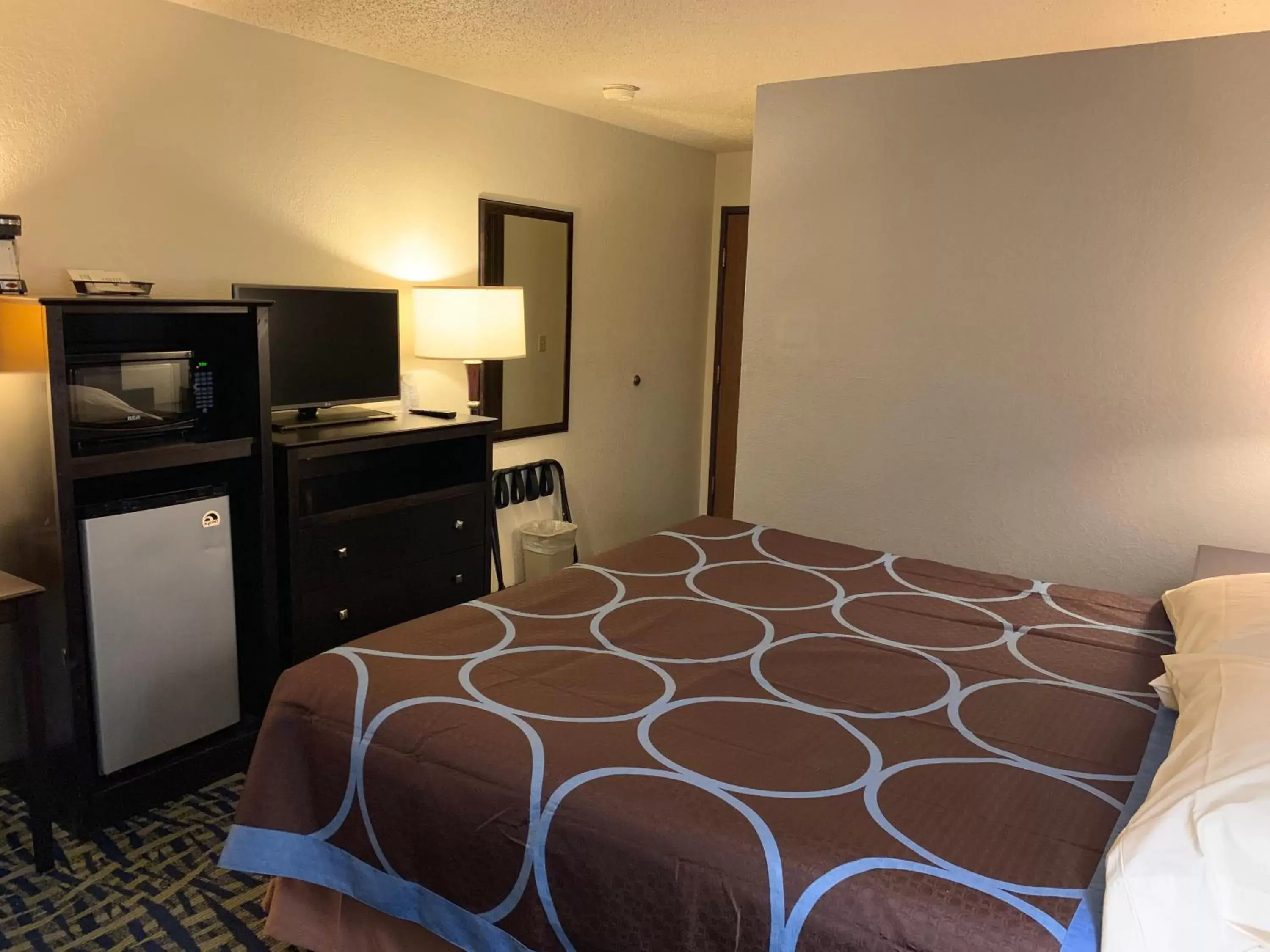 Bed in Super 8 by Wyndham Shakopee