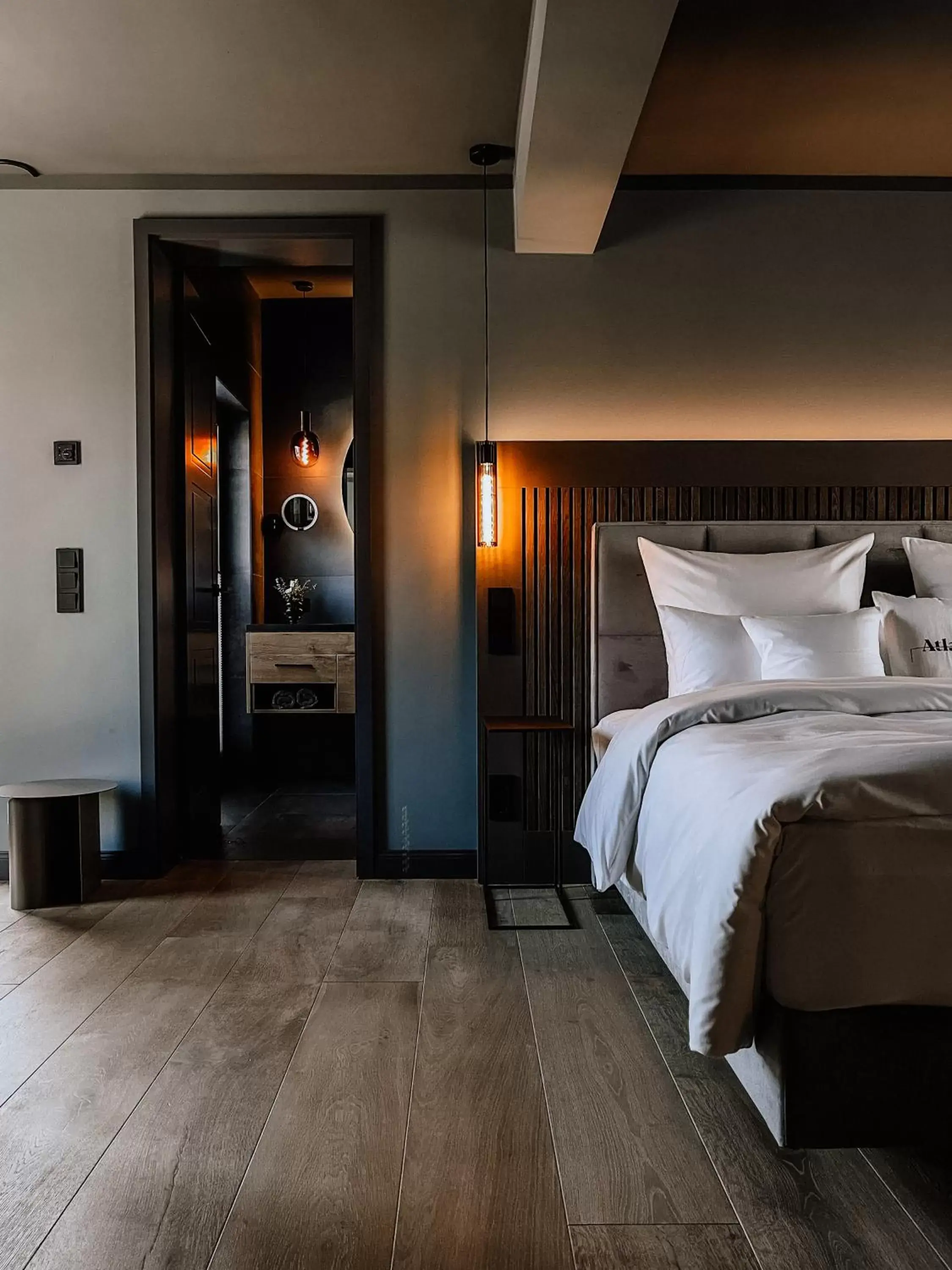 Deluxe Double Room in Hotel Atlantic - Kopf aus, Herz an! Deluxe Double Room in Hotel Atlantic - Kopf aus, Herz an!