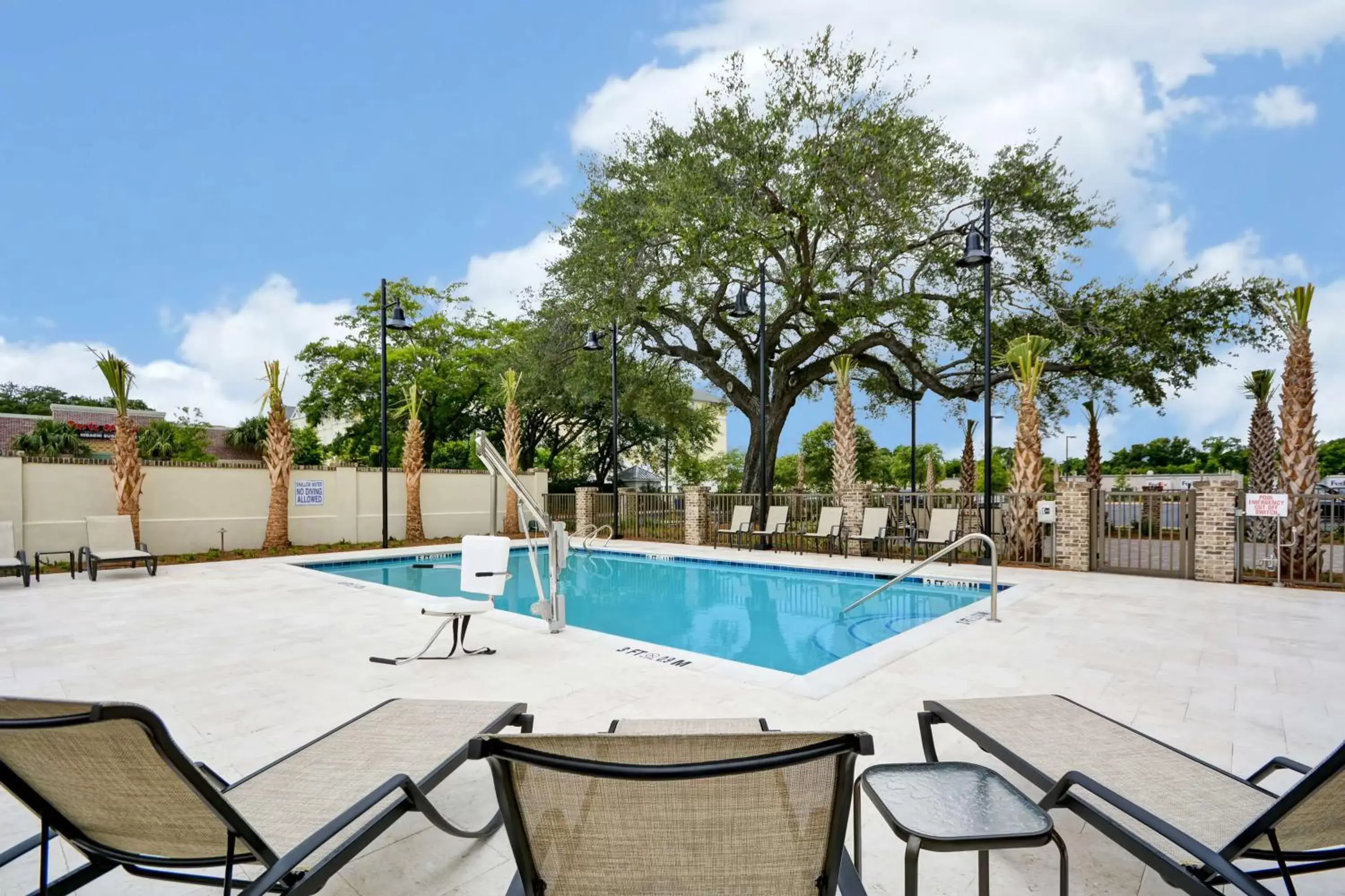 Swimming Pool in Hampton Inn & Suites Charleston Airport