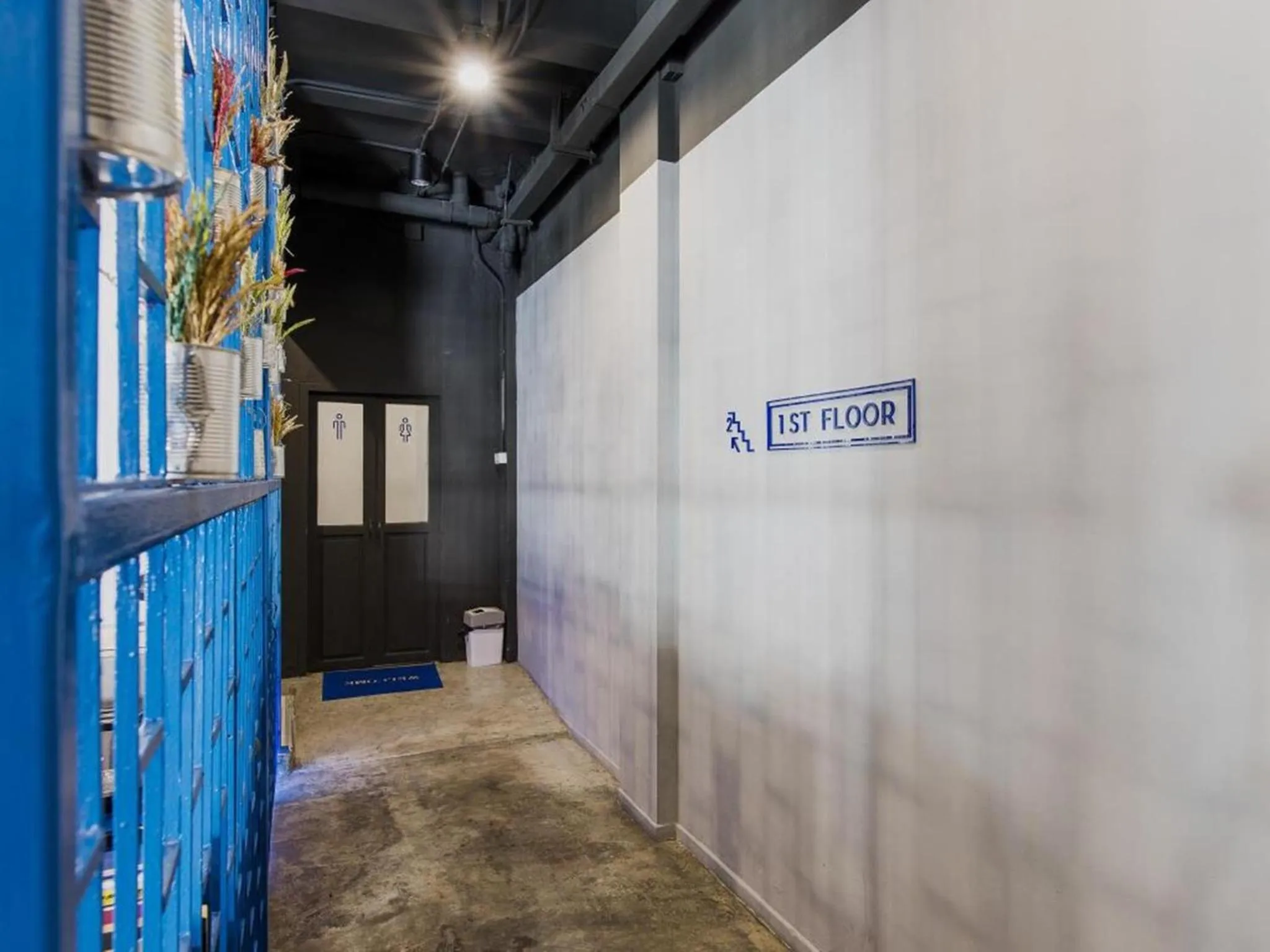 Communal lounge/ TV room in Loftel Station Hostel