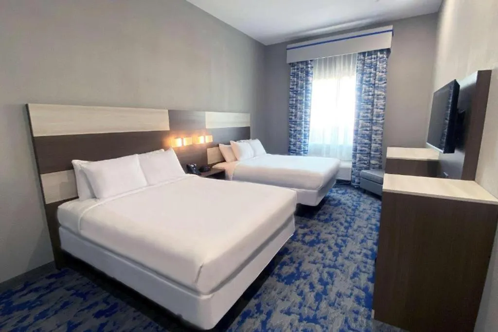 Bedroom, Bed in Baymont by Wyndham Carlsbad NM