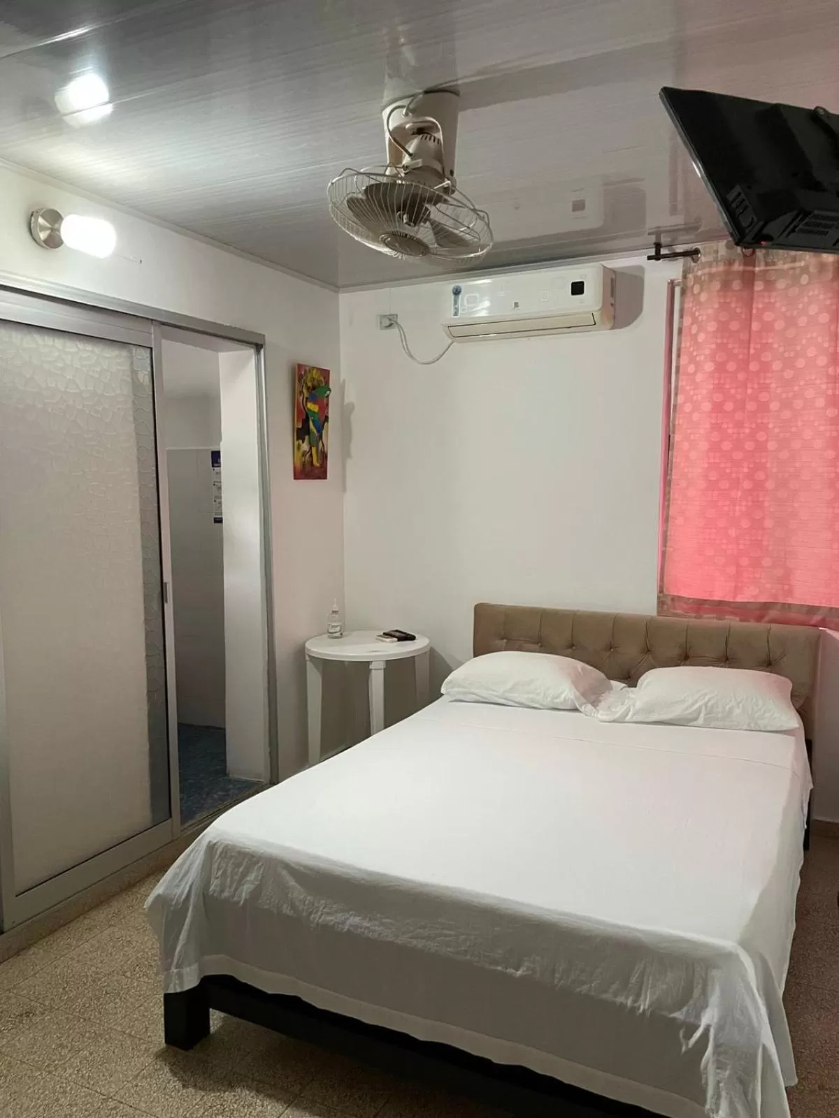 Property building, Bed in Hotel Balop